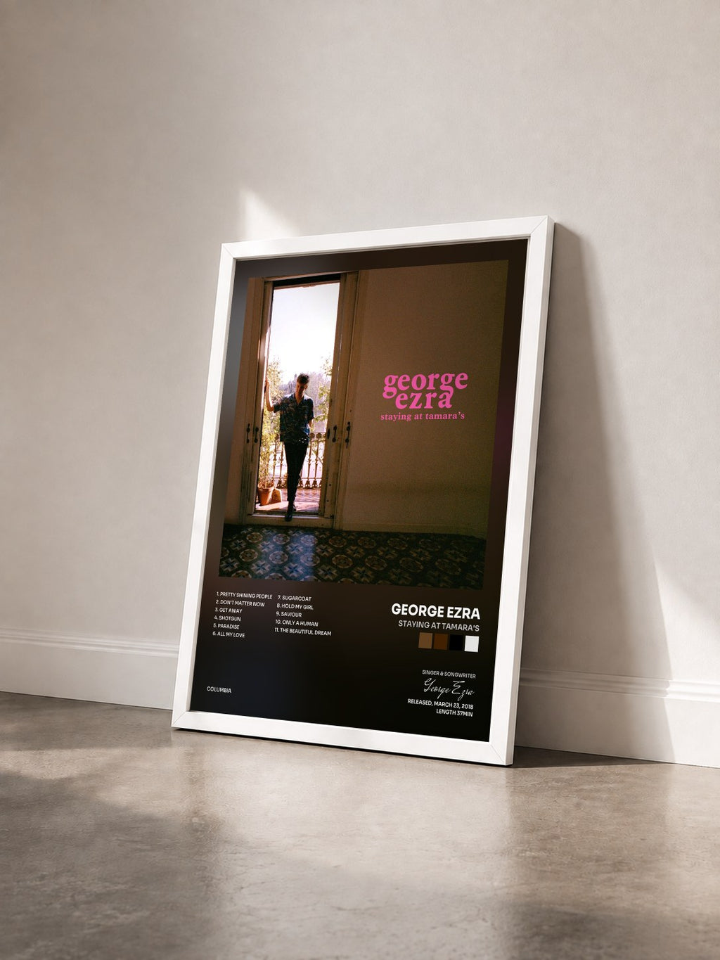 #blanc Tableau de l'album Staying at Tamara's de George Ezra vu de trois quarts, cadre blanc