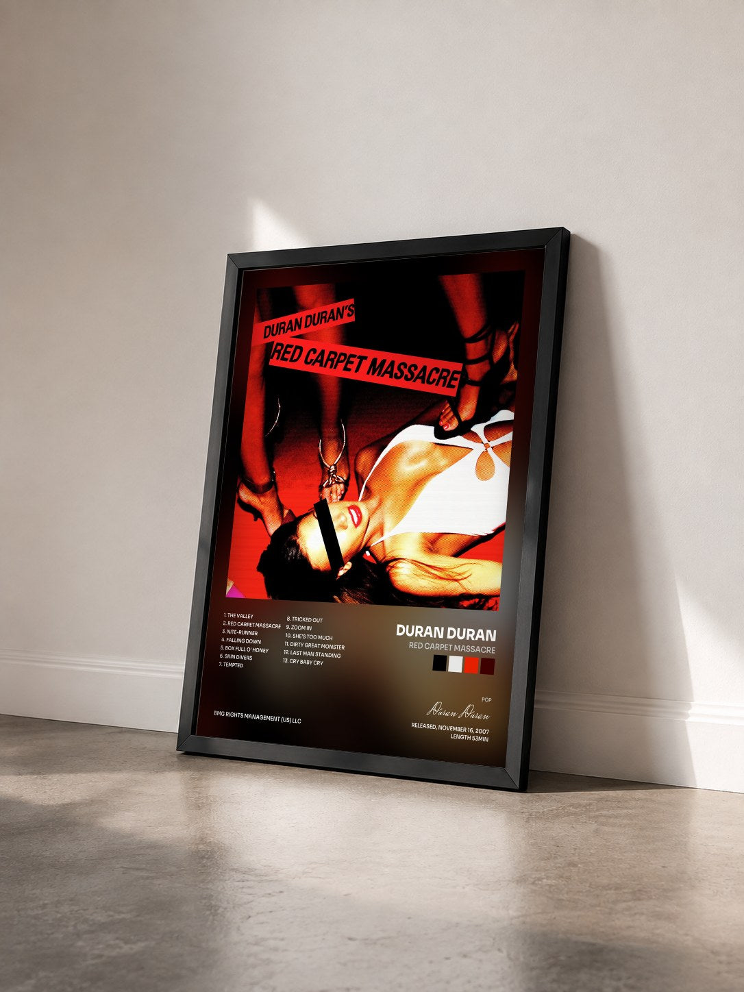 #noir Tableau de l'album Red Carpet Massacre de Duran Duran vu de trois quarts, cadre noir