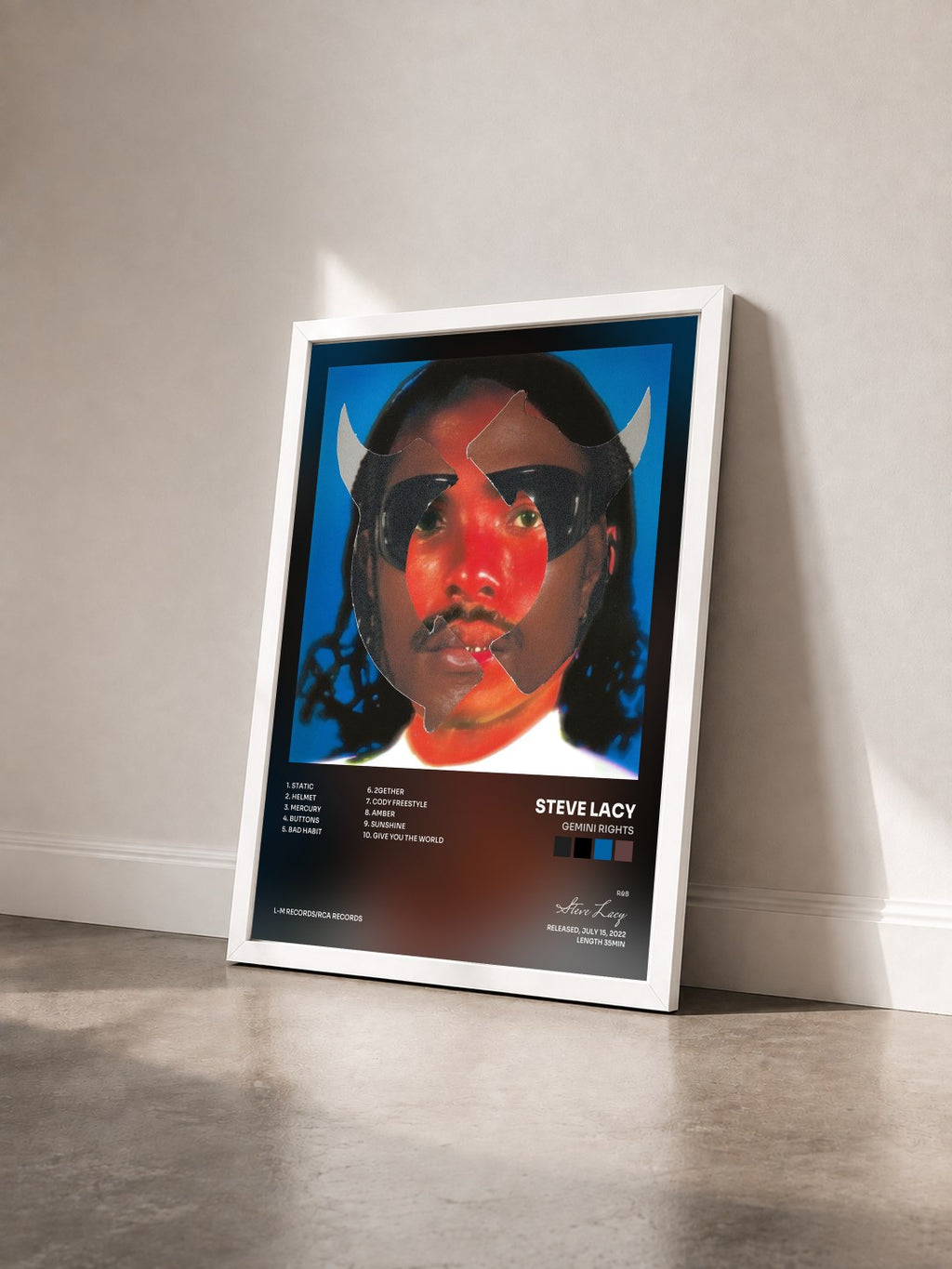 #blanc Gemini Rights von Steve Lacy als gerahmter Kunstdruck von schräg gesehen, weißer Rahmen