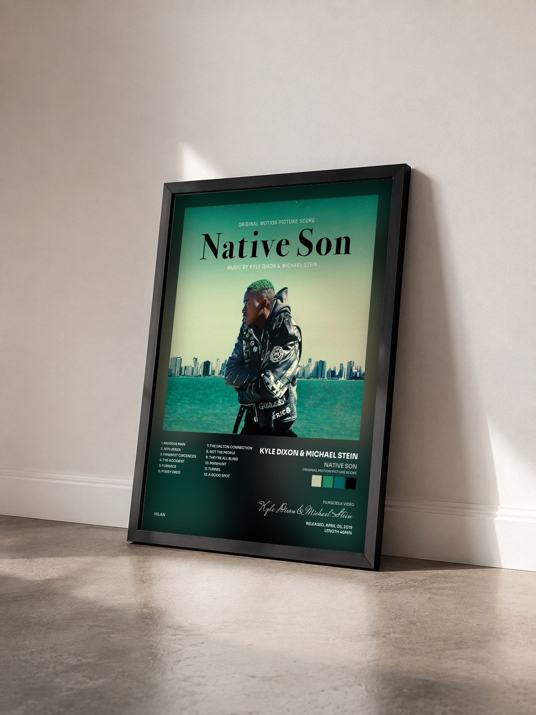 #noir Tableau de l'album Native Son (Original Motion Picture Score) de Kyle Dixon & Michael Stein vu de trois quarts, cadre noir