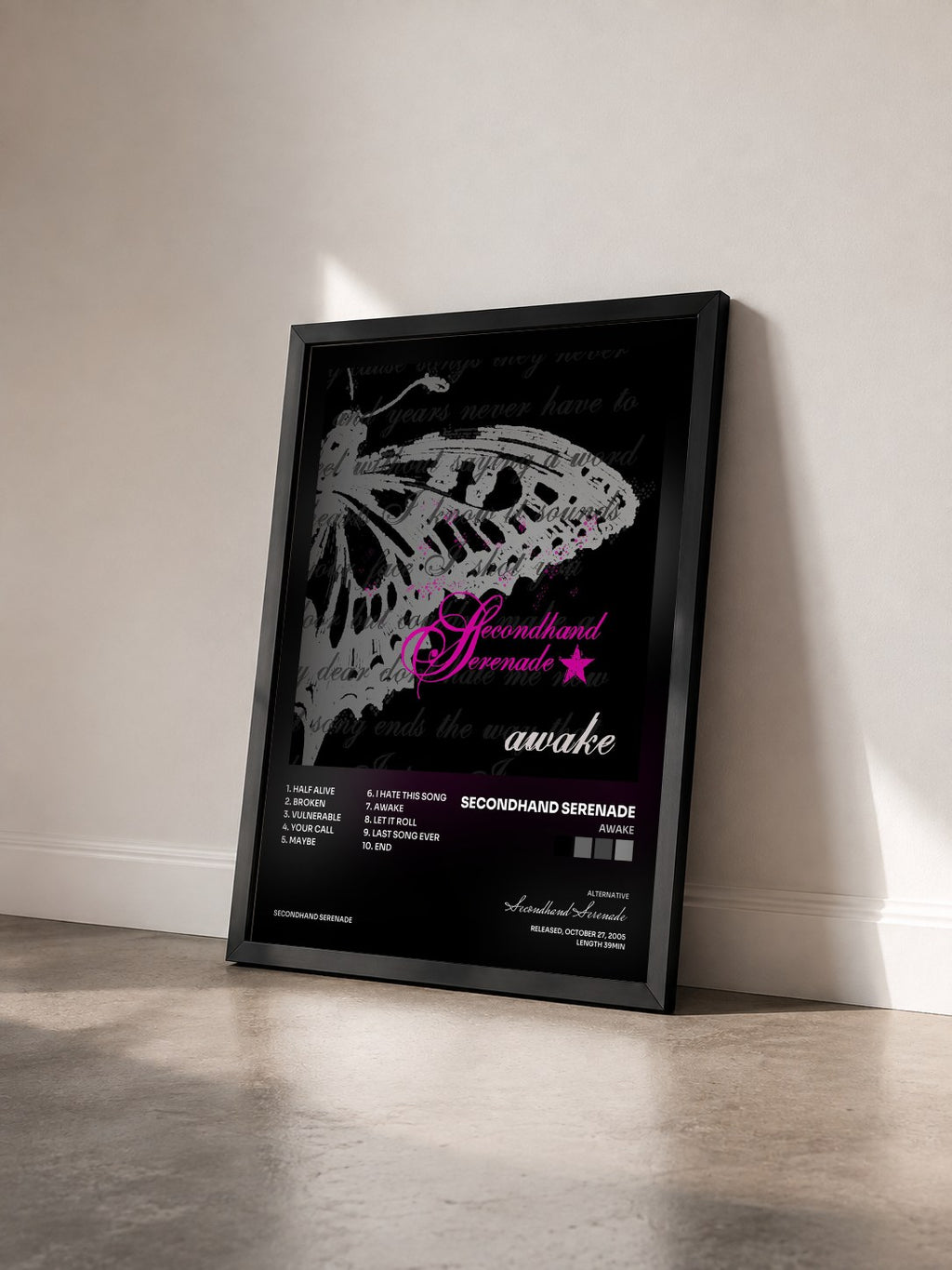 #noir Tableau de l'album Awake de Secondhand Serenade vu de trois quarts, cadre noir