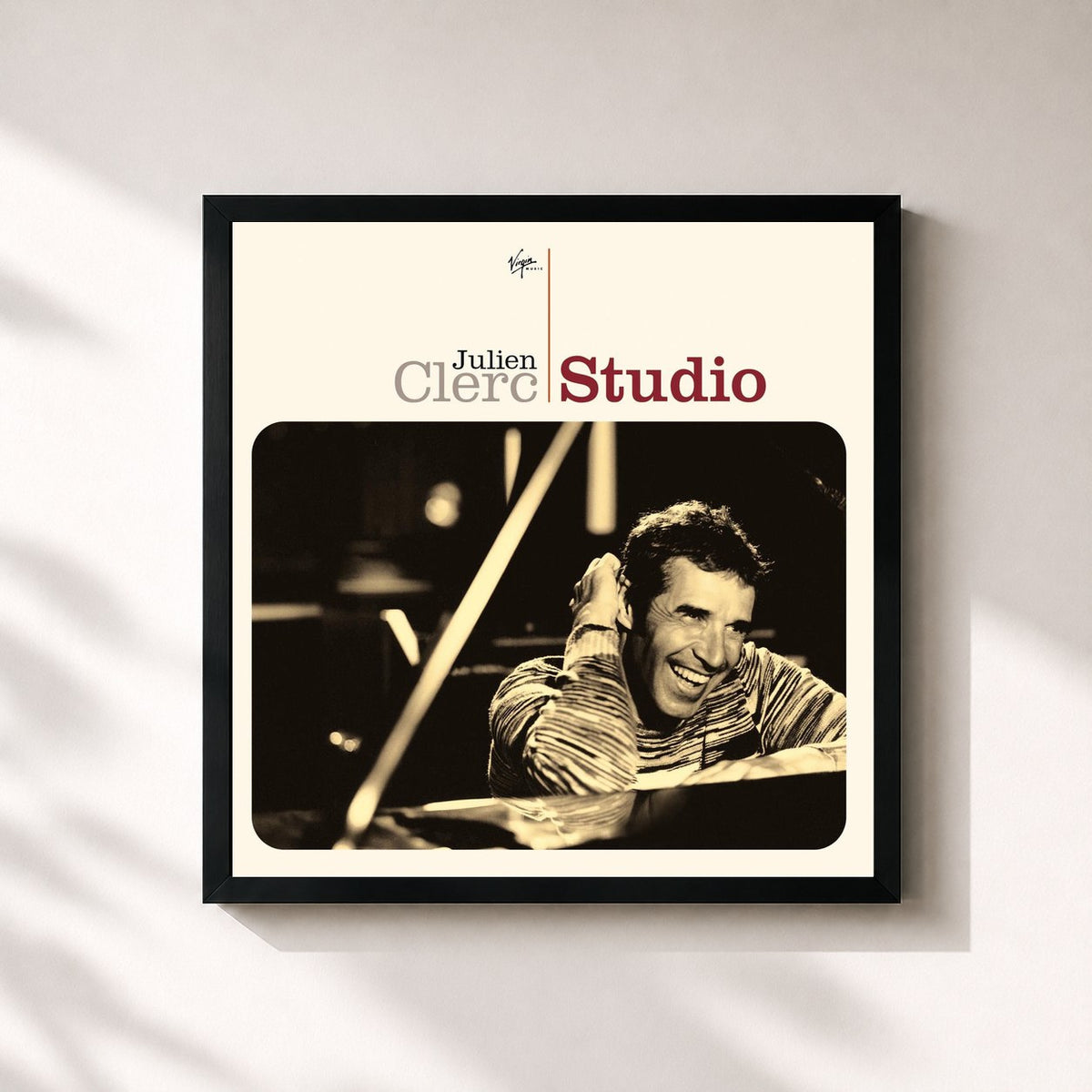 #noir Studio von Julien Clerc als quadratischer Kunstdruck, schwarzer Rahmen 32x32 cm