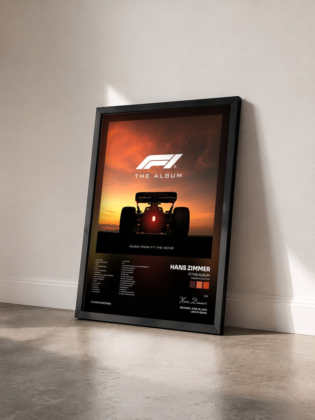 #noir Tableau de l'album F1 The Album (Cinematic Edition) de Hans Zimmer vu de trois quarts, cadre noir