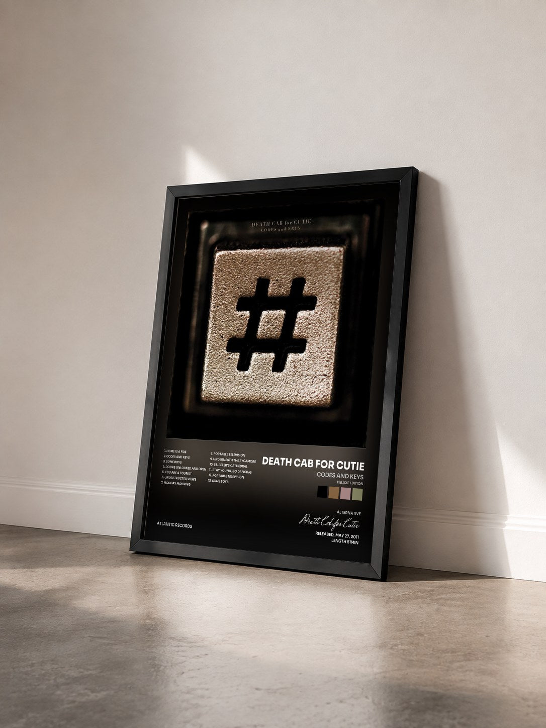 #noir Tableau de l'album Codes and Keys (Deluxe Edition) de Death Cab for Cutie vu de trois quarts, cadre noir