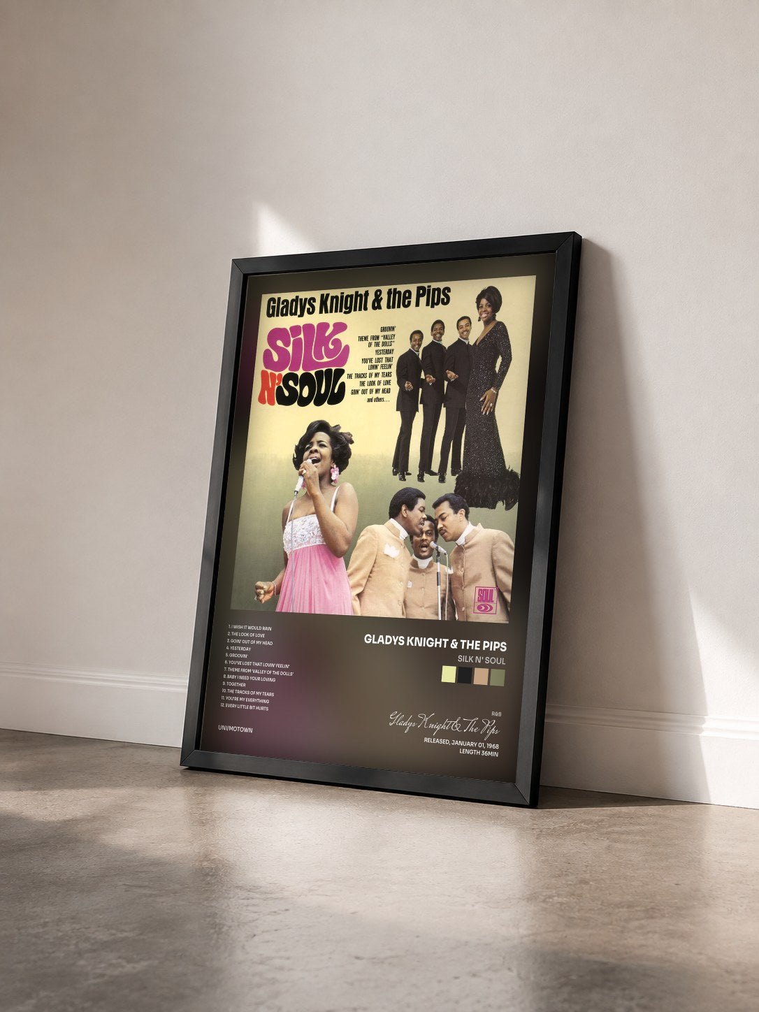 #noir Tableau de l'album Silk N' Soul de Gladys Knight & The Pips vu de trois quarts, cadre noir
