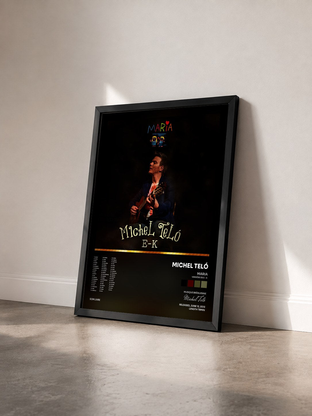 #noir Tableau de l'album Maria (Versões de E - K) de Michel Teló vu de trois quarts, cadre noir