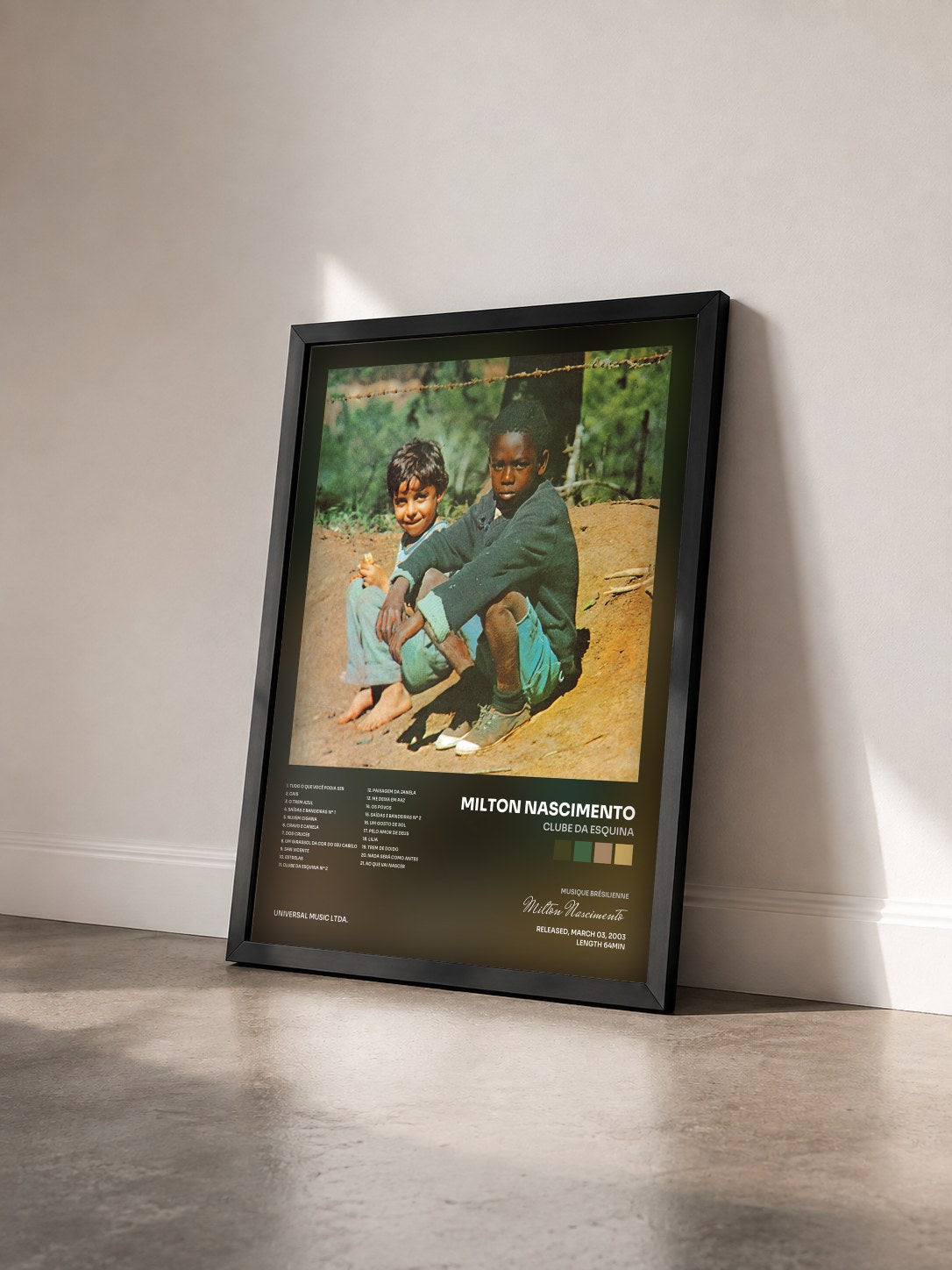 #noir Tableau de l'album Clube Da Esquina de Milton Nascimento vu de trois quarts, cadre noir