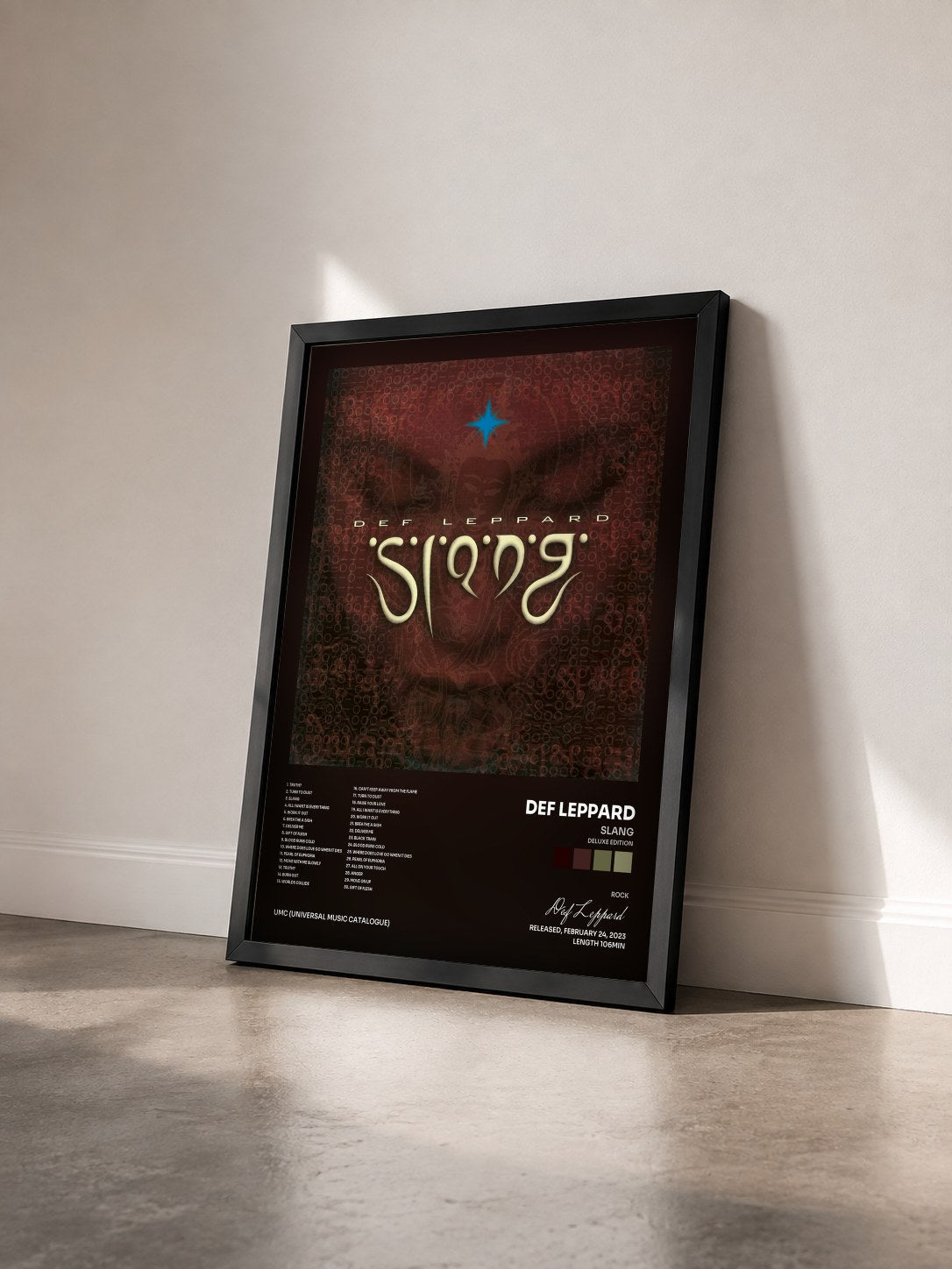 #noir Tableau de l'album Slang (Deluxe Edition) de Def Leppard vu de trois quarts, cadre noir