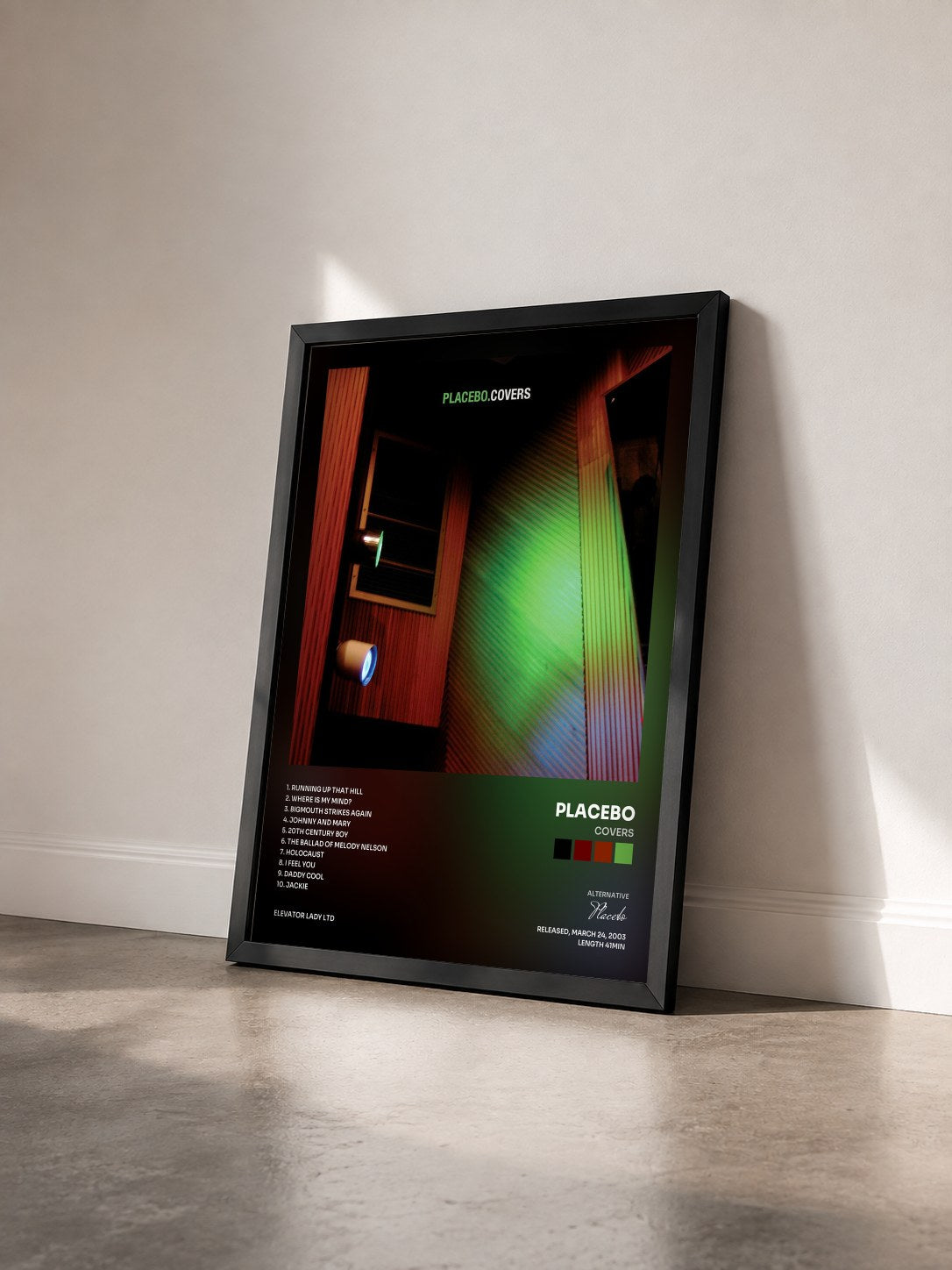 #noir Tableau de l'album Covers de Placebo vu de trois quarts, cadre noir