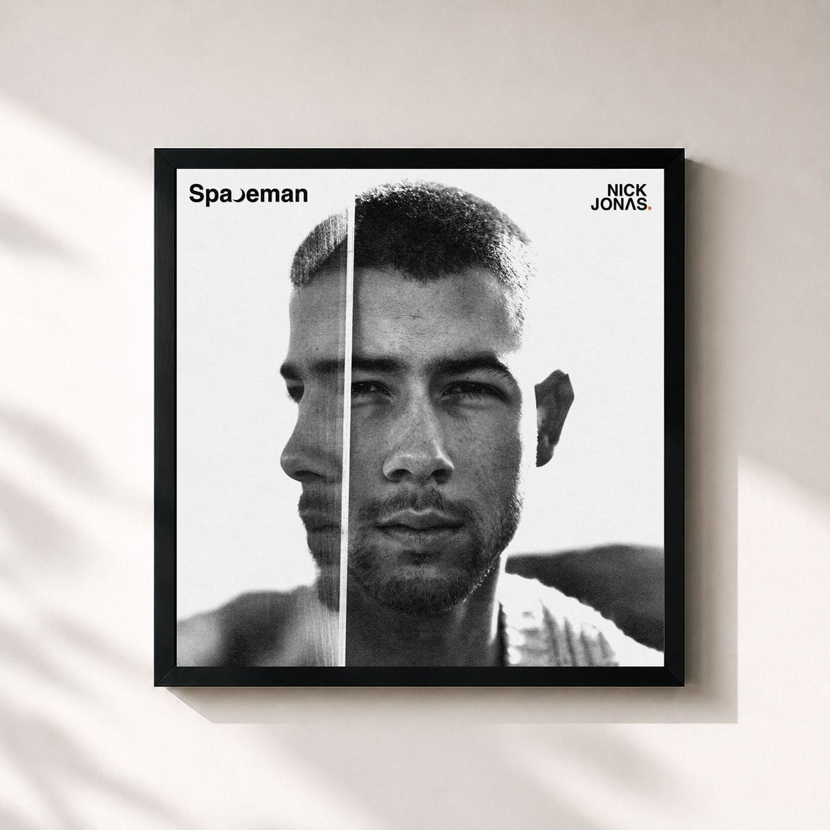 #noir Spaceman (Deluxe) von Nick Jonas als quadratischer Kunstdruck, schwarzer Rahmen 32x32 cm