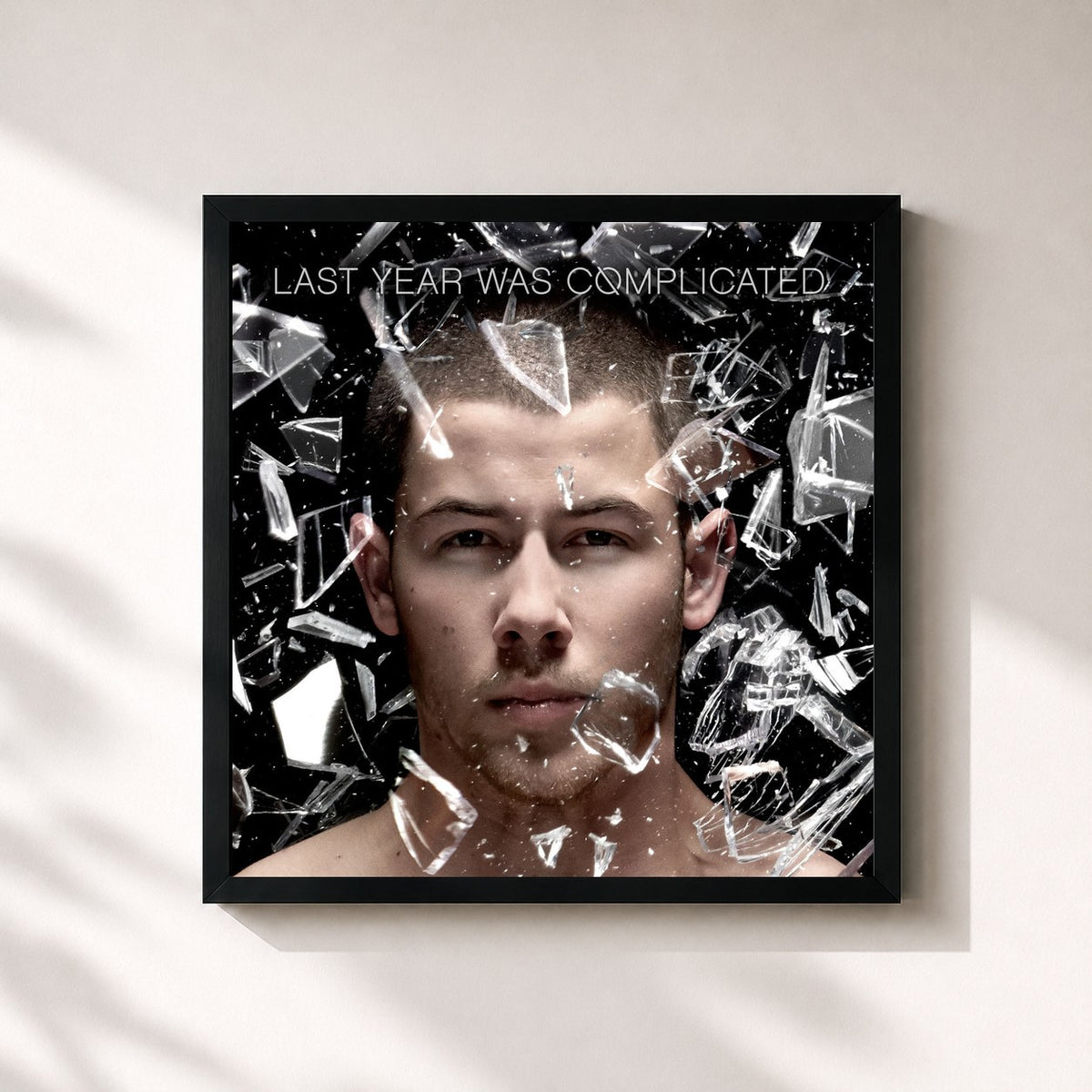 #noir Last Year Was Complicated von Nick Jonas als quadratischer Kunstdruck, schwarzer Rahmen 32x32 cm
