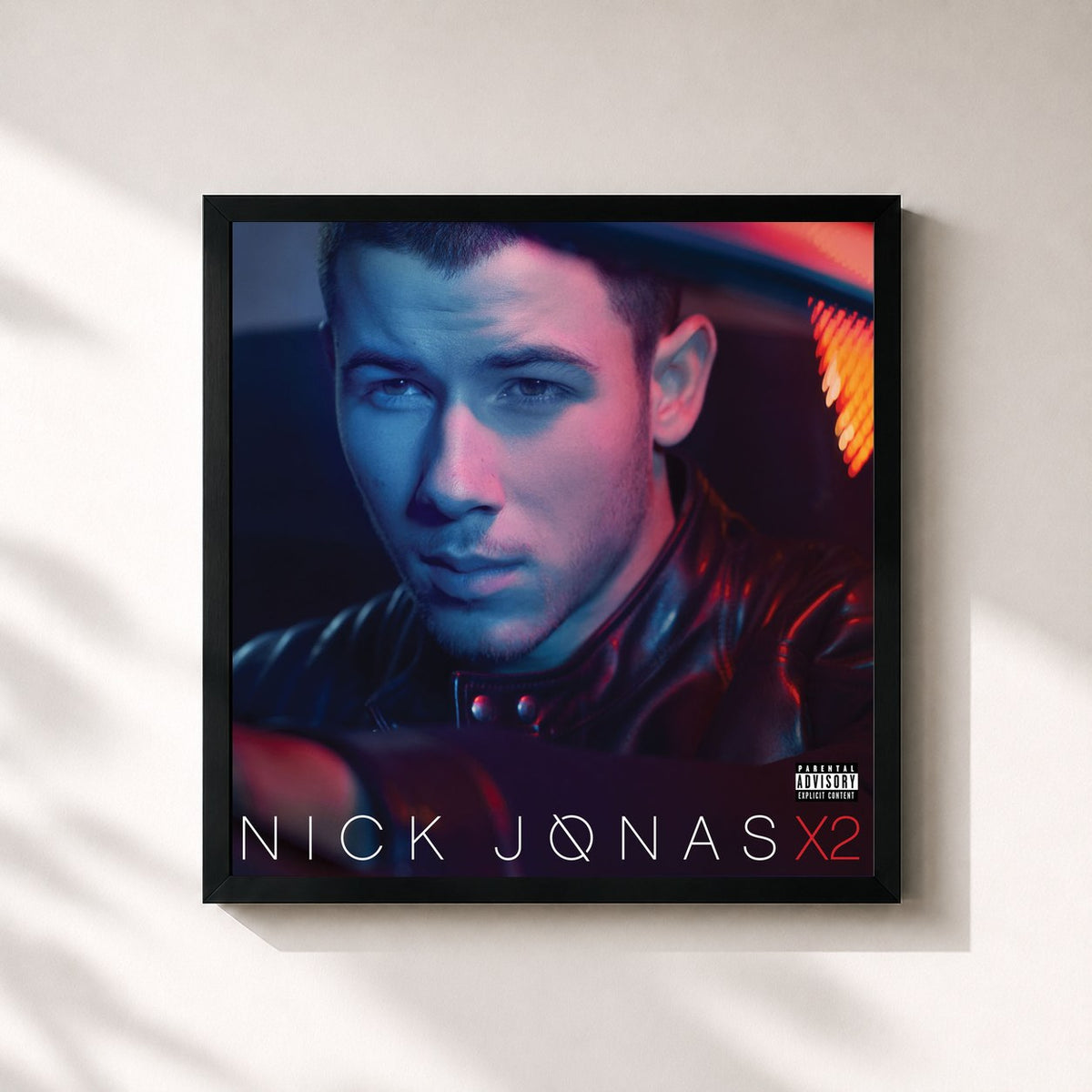 #noir Nick Jonas X2 von Nick Jonas als quadratischer Kunstdruck, schwarzer Rahmen 32x32 cm