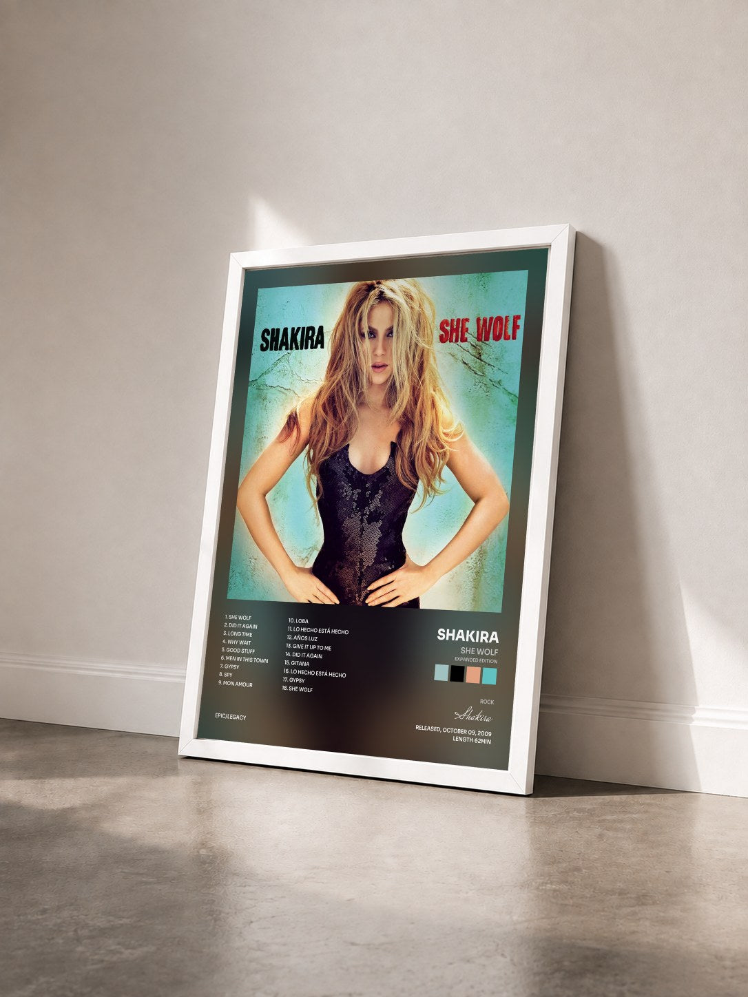 #blanc Tableau de l'album She Wolf (Expanded Edition) de Shakira vu de trois quarts, cadre blanc