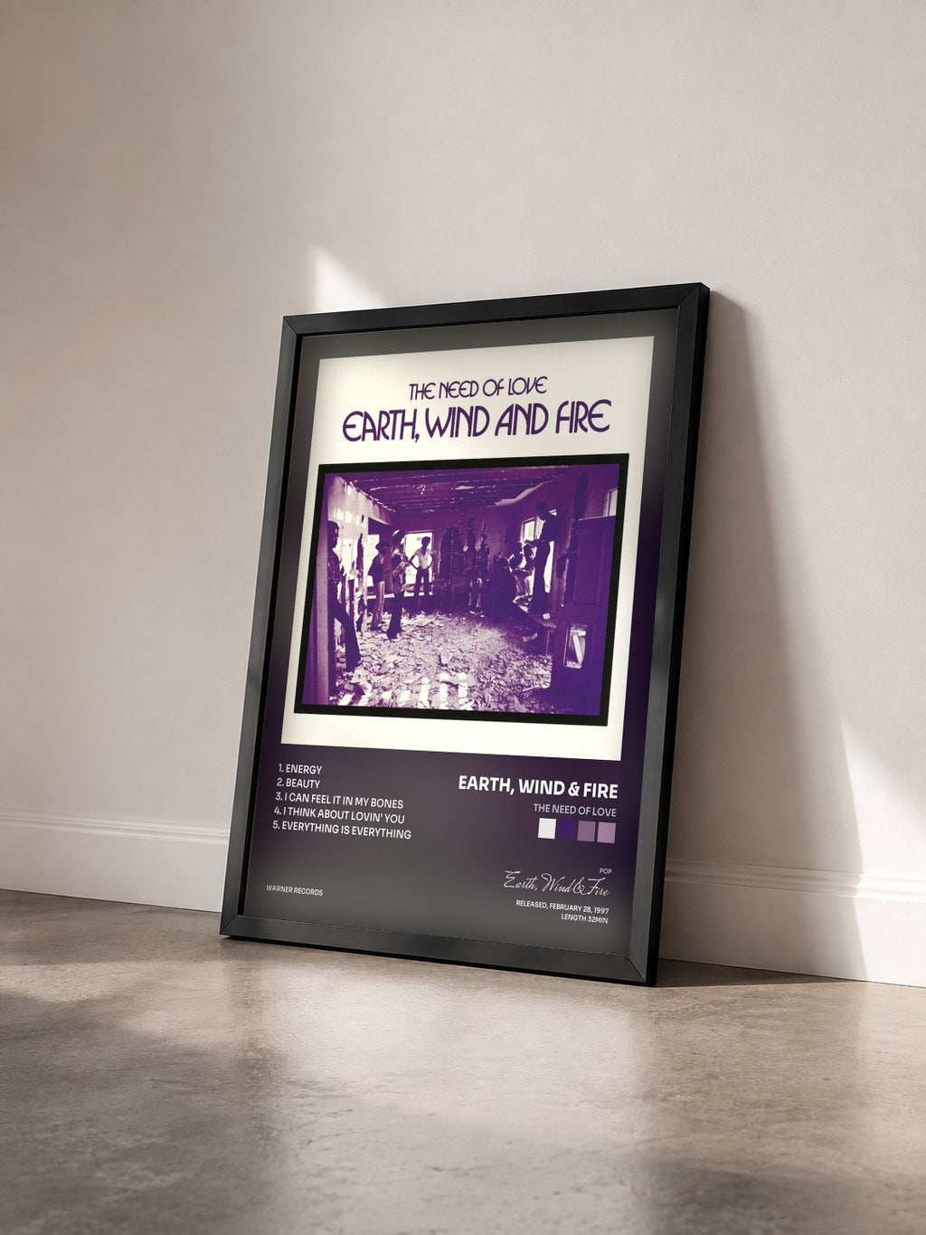 #noir The Need Of Love von Earth, Wind & Fire als gerahmter Kunstdruck von schräg gesehen, schwarzer Rahmen