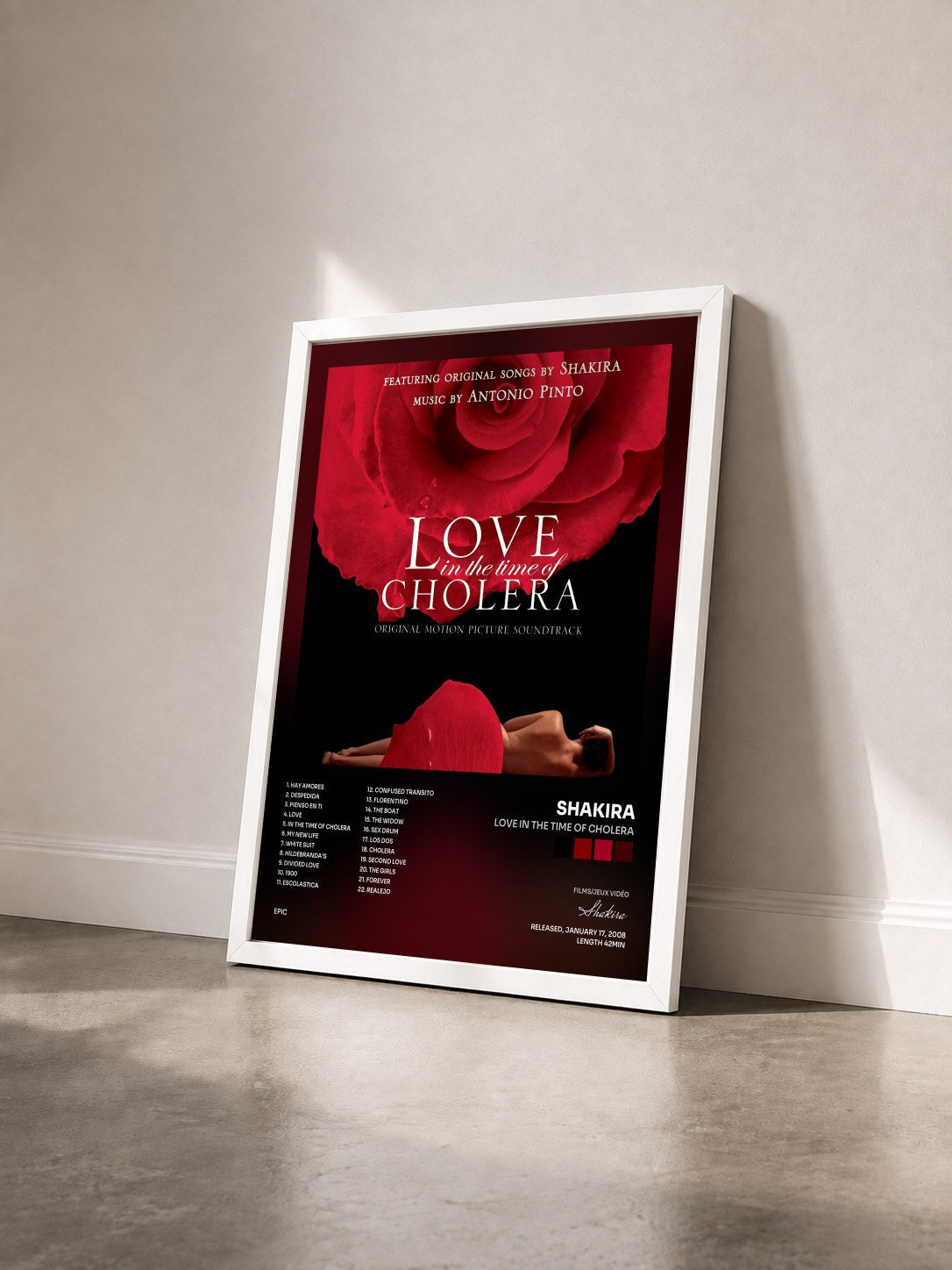 #blanc Tableau de l'album Love In The Time Of Cholera de Shakira vu de trois quarts, cadre blanc