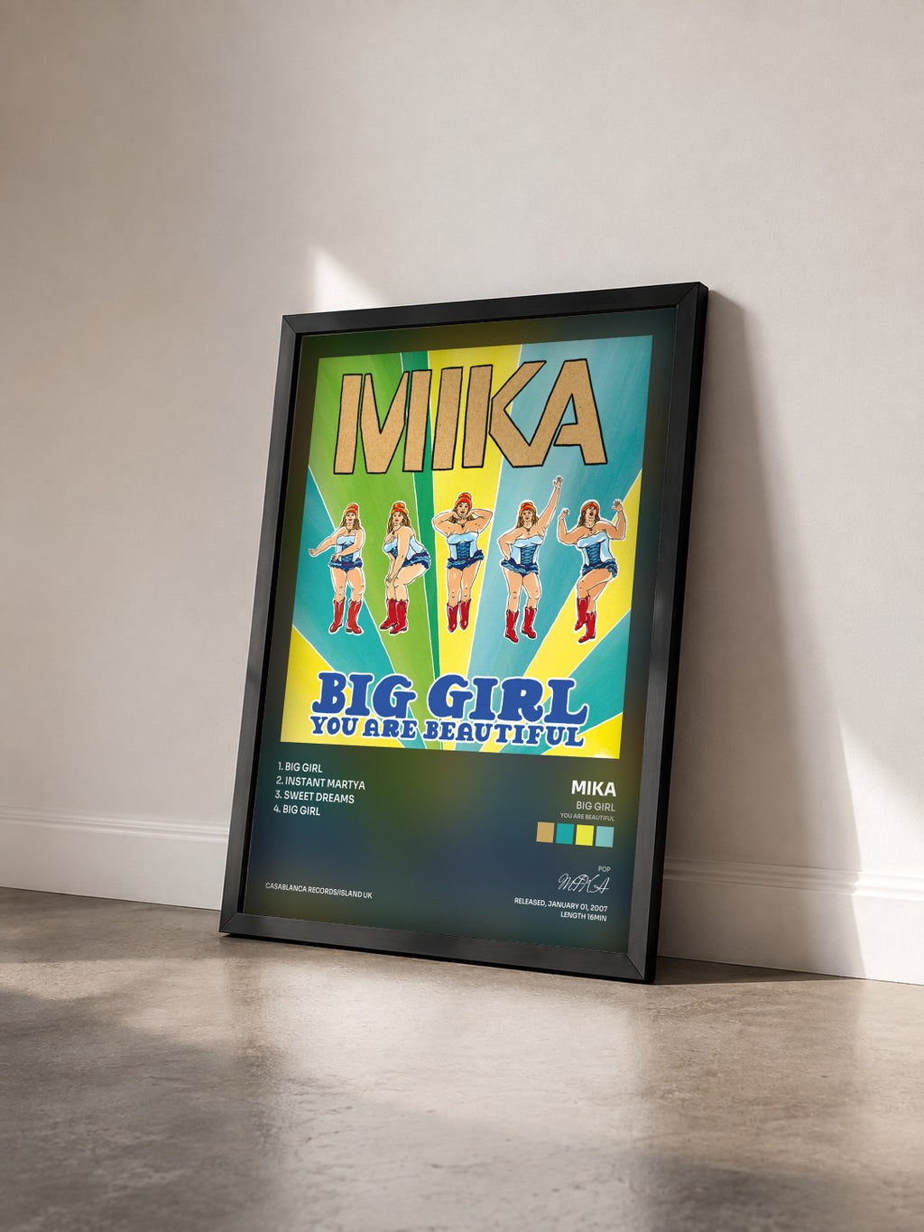 #noir Big Girl (You Are Beautiful) von MIKA als gerahmter Kunstdruck von schräg gesehen, schwarzer Rahmen