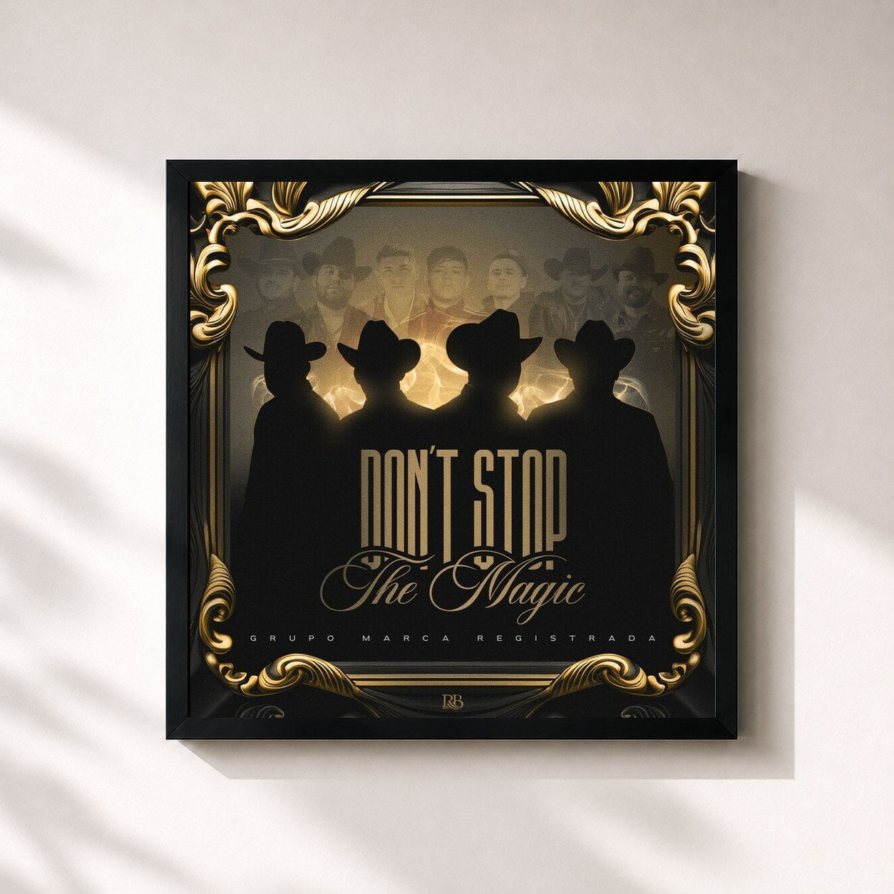 #noir Tableau carré de l'album Don't Stop The Magic de Grupo Marca Registrada, cadre noir 32x32 cm