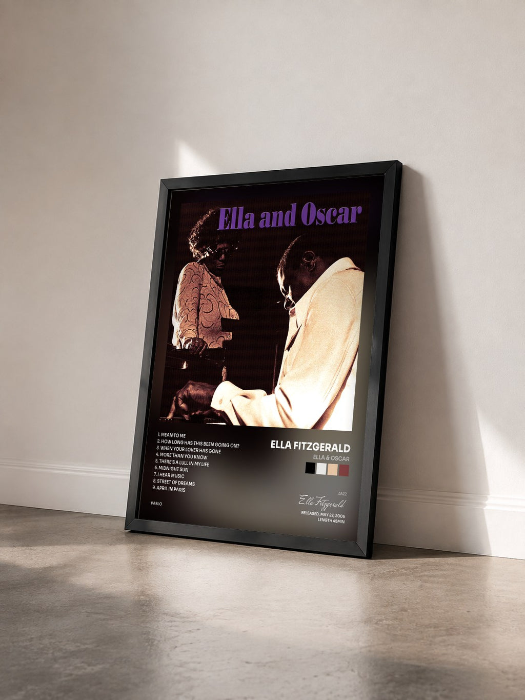 #noir Tableau de l'album Ella & Oscar de Ella Fitzgerald vu de trois quarts, cadre noir