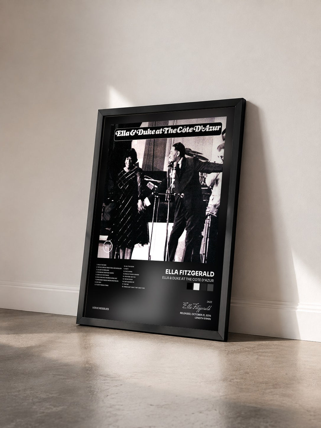 #noir Tableau de l'album Ella & Duke At The Cote d'Azur de Ella Fitzgerald vu de trois quarts, cadre noir