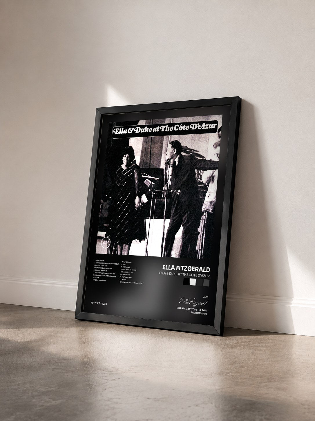 #noir Tableau de l'album Ella & Duke At The Cote d'Azur de Ella Fitzgerald vu de trois quarts, cadre noir