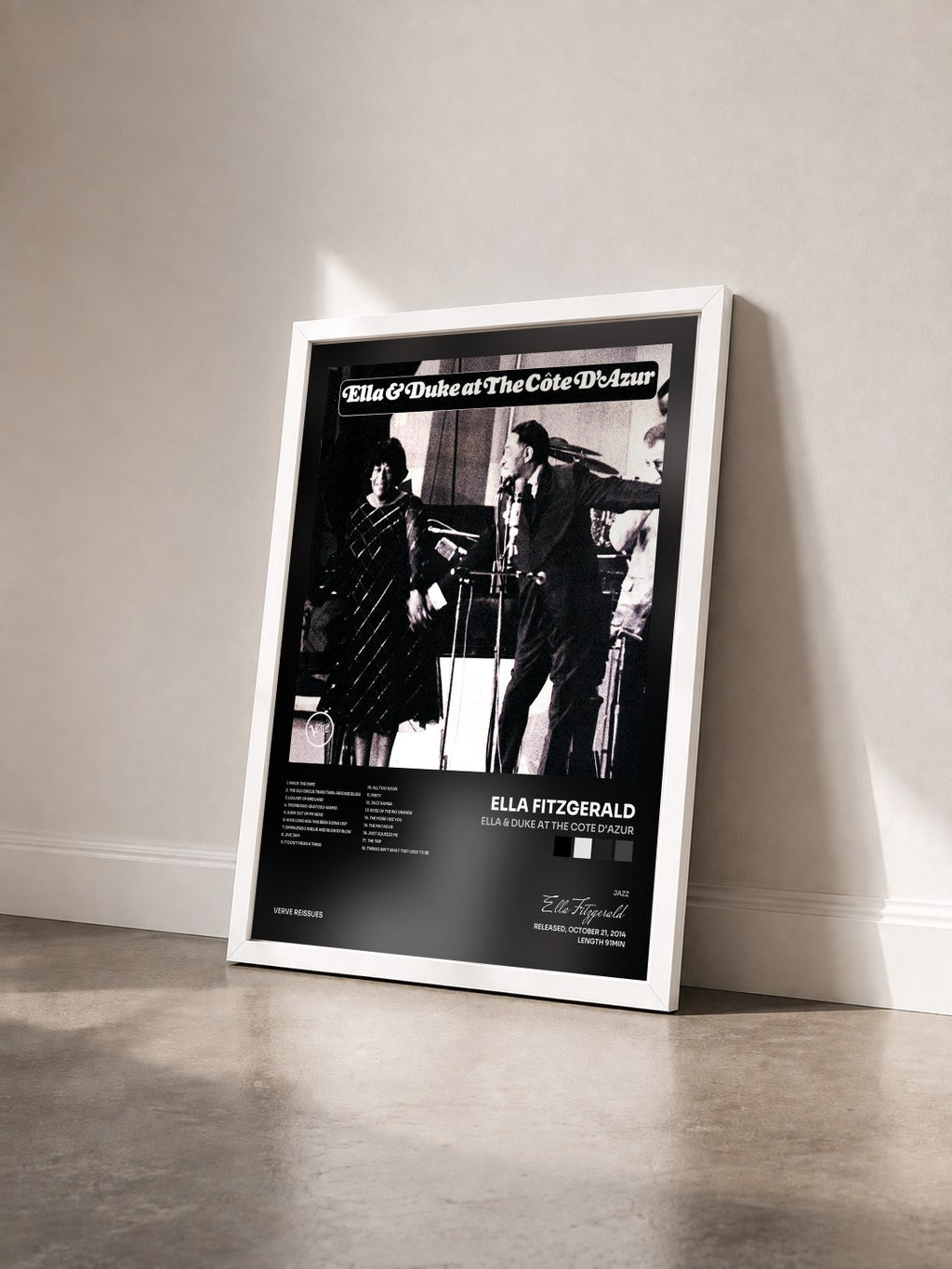 #blanc Tableau de l'album Ella & Duke At The Cote d'Azur de Ella Fitzgerald vu de trois quarts, cadre blanc