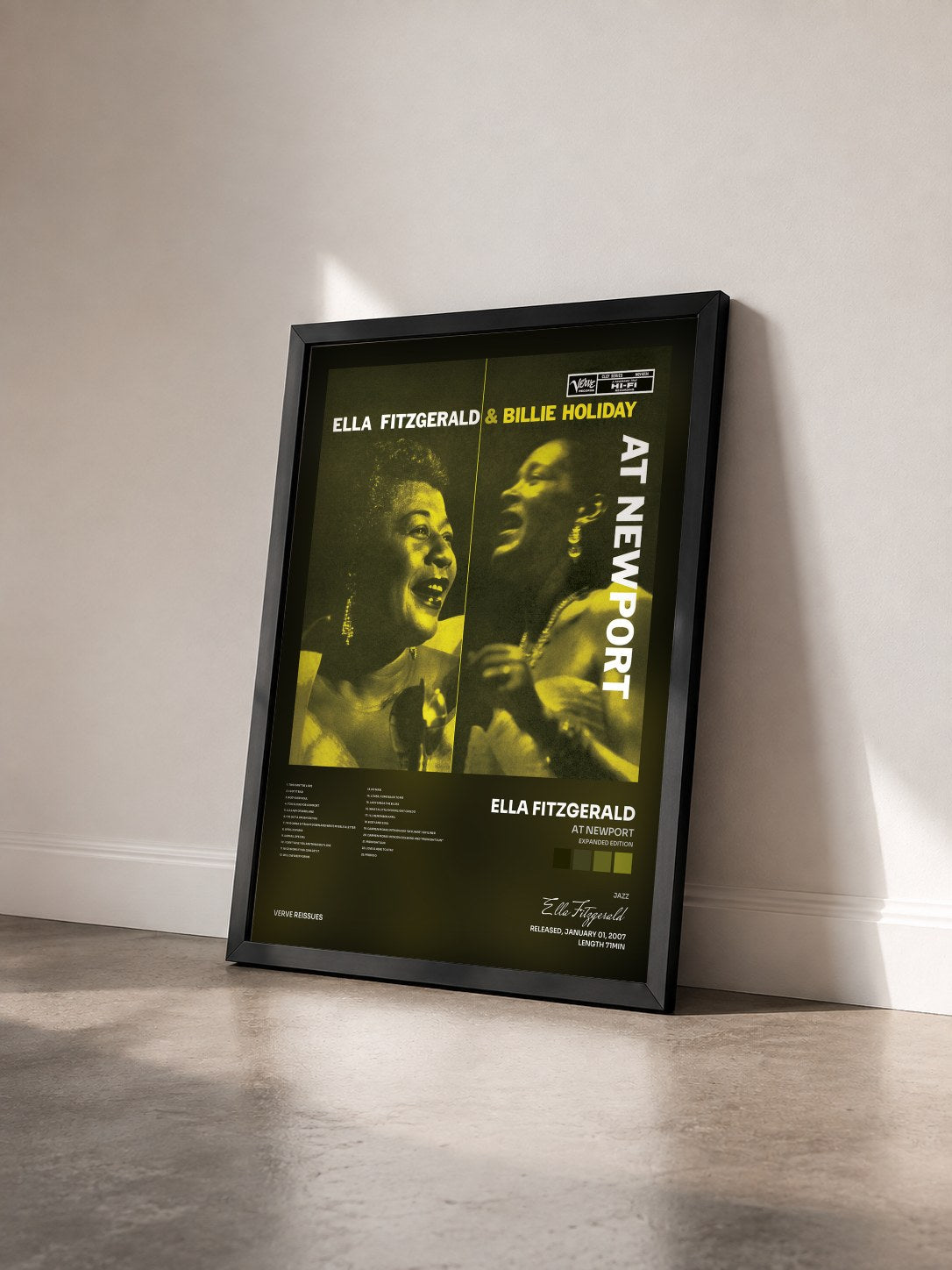 #noir Tableau de l'album At Newport (Expanded Edition) de Ella Fitzgerald vu de trois quarts, cadre noir