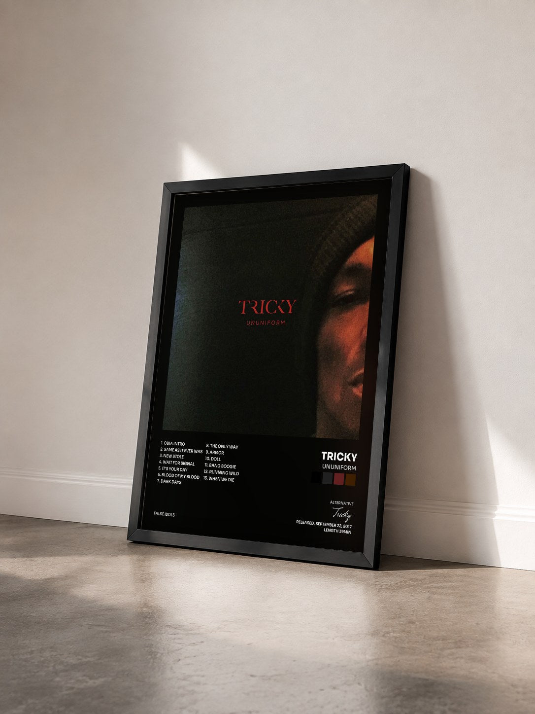 #noir Tableau de l'album ununiform de Tricky vu de trois quarts, cadre noir