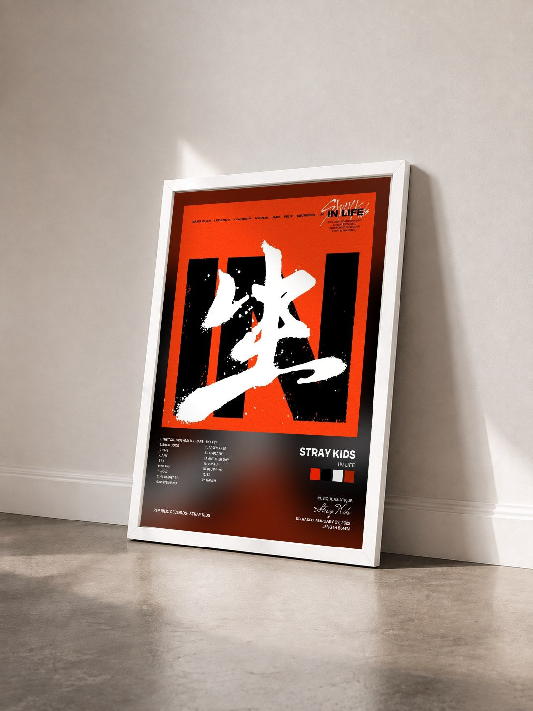 #blanc Tableau de l'album IN LIFE de Stray Kids vu de trois quarts, cadre blanc