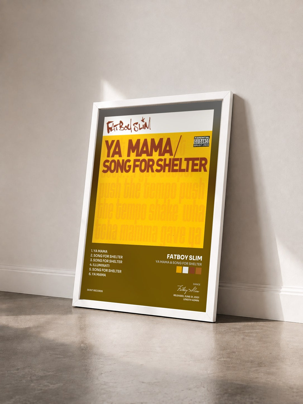 #blanc Ya Mama & Song for Shelter von Fatboy Slim als gerahmter Kunstdruck von schräg gesehen, weißer Rahmen