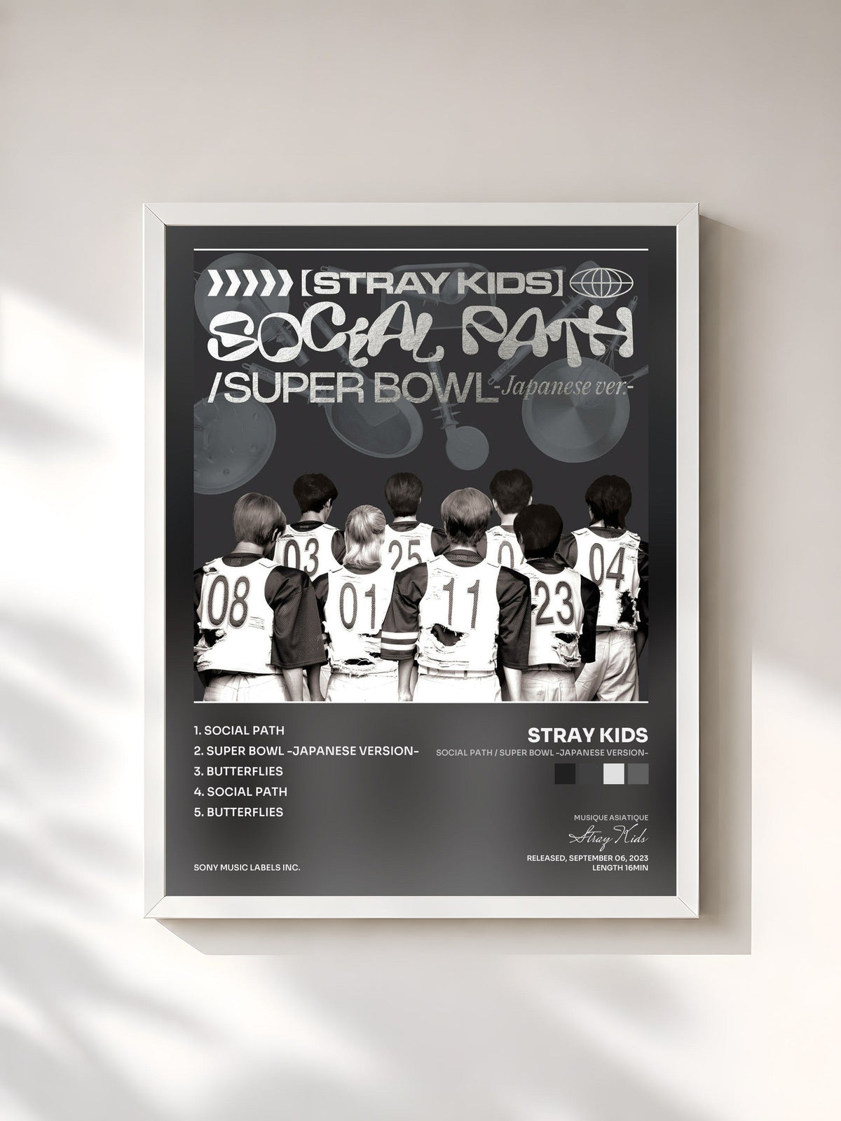 #blanc Tableau de l'album Social Path / Super Bowl -Japanese version- de Stray Kids, cadre blanc, imprimé et encadré en France