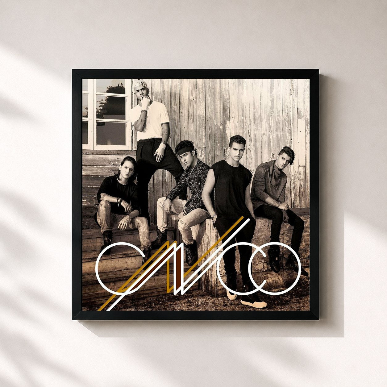 #noir CNCO de CNCO en lámina cuadrada enmarcada, marco negro de 32x32 cm