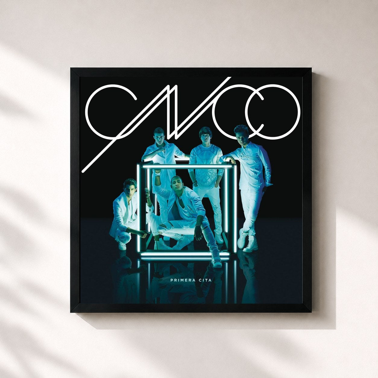 #noir Tableau carré de l'album Primera Cita de CNCO, cadre noir 32x32 cm