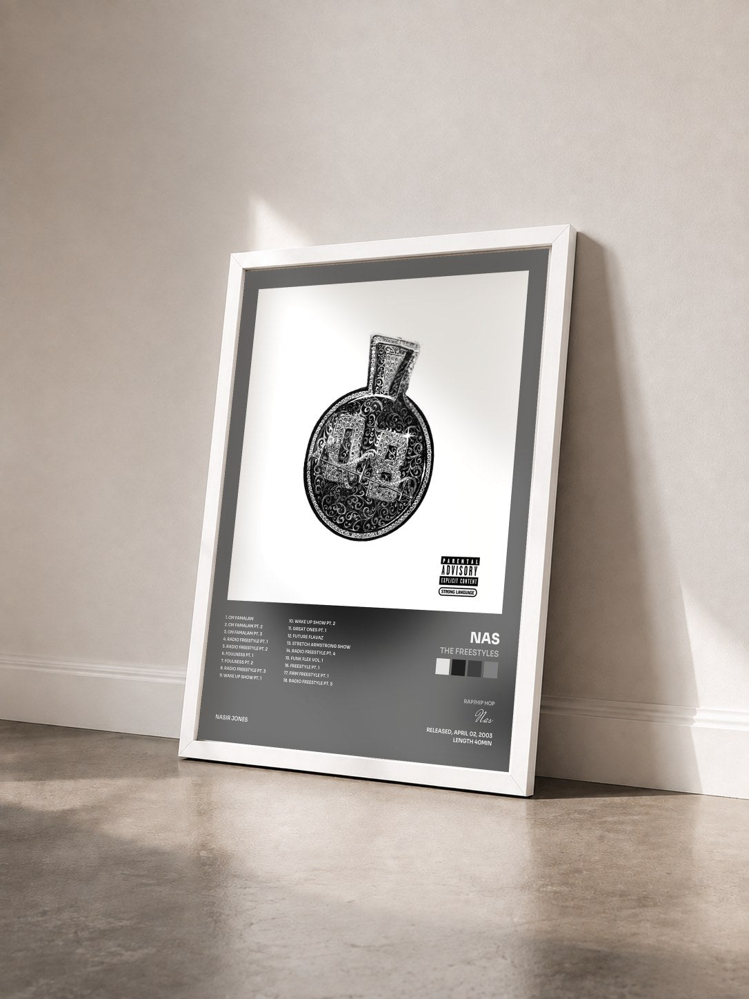 #blanc Tableau de l'album The Freestyles de Nas vu de trois quarts, cadre blanc