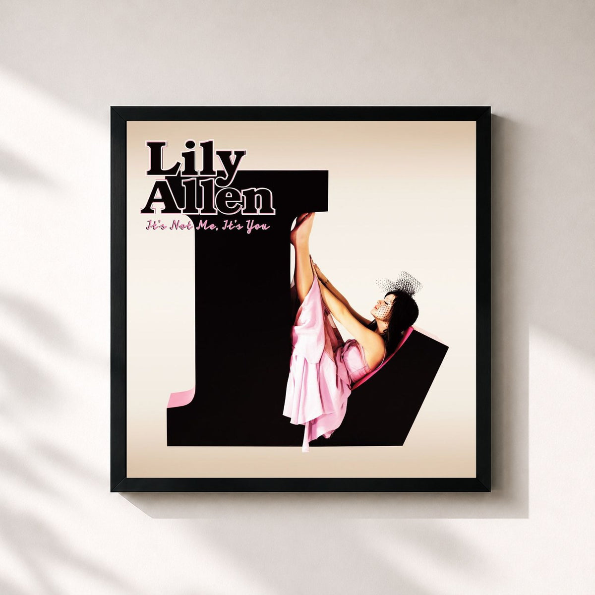 #noir It's Not Me, It's You de Lily Allen en lámina cuadrada enmarcada, marco negro de 32x32 cm