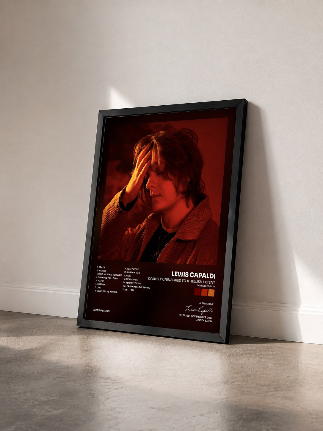 #noir Tableau de l'album Divinely Uninspired To A Hellish Extent (Extended Edition) de Lewis Capaldi vu de trois quarts, cadre noir