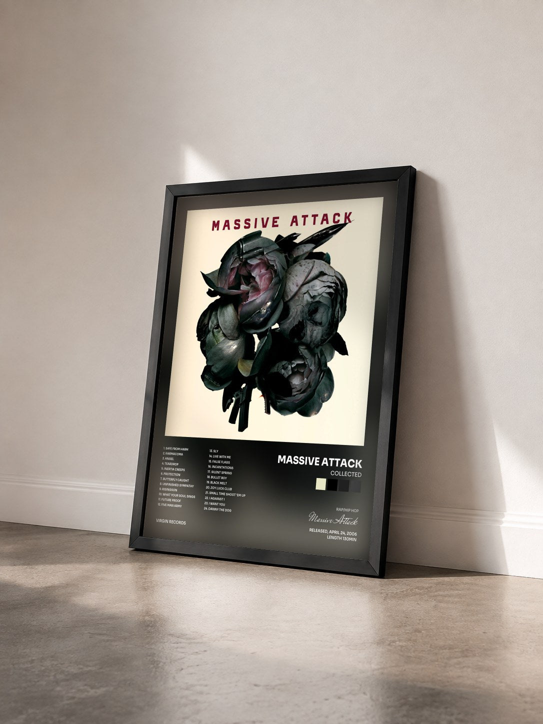 #noir Tableau de l'album Collected de Massive Attack vu de trois quarts, cadre noir