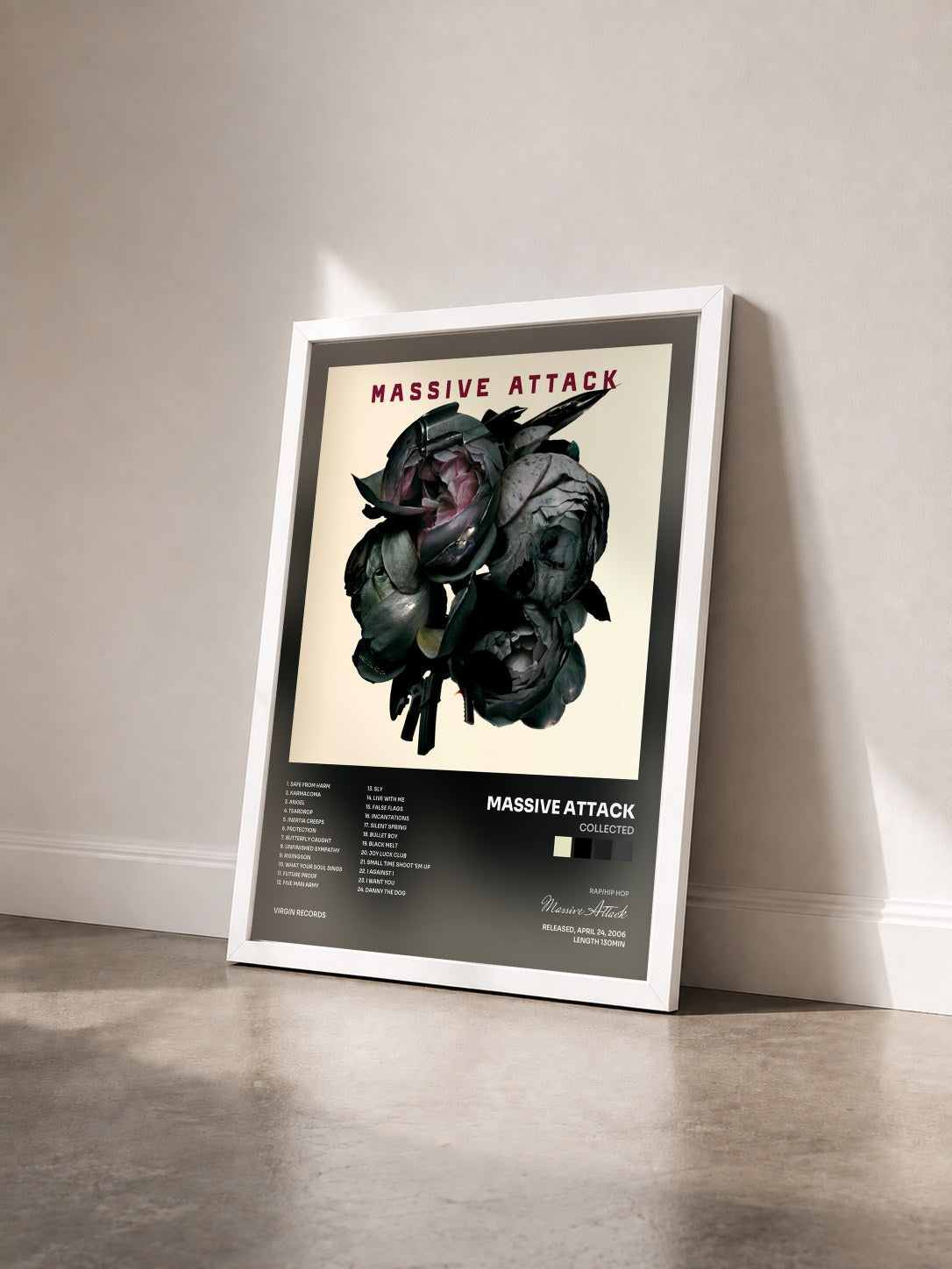 #blanc Tableau de l'album Collected de Massive Attack vu de trois quarts, cadre blanc