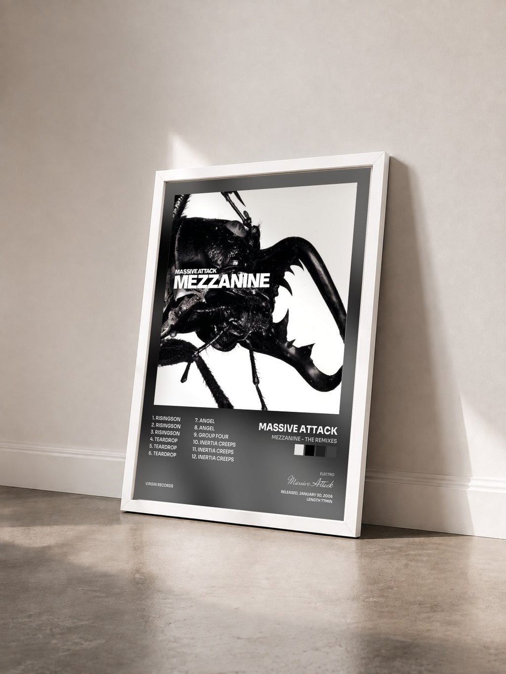 #blanc Tableau de l'album Mezzanine - The Remixes de Massive Attack vu de trois quarts, cadre blanc