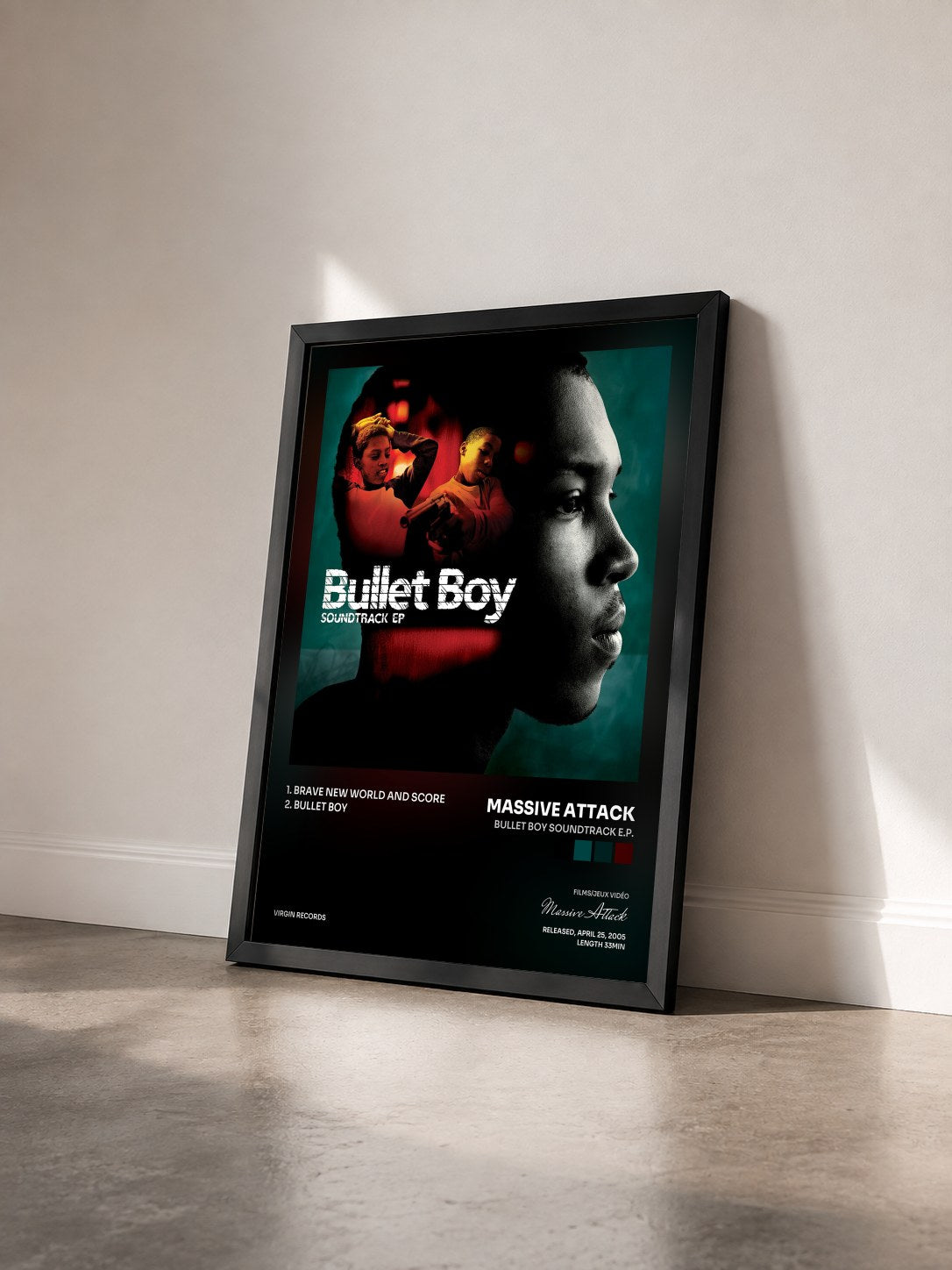 #noir Tableau de l'album Bullet Boy Soundtrack E.P. de Massive Attack vu de trois quarts, cadre noir
