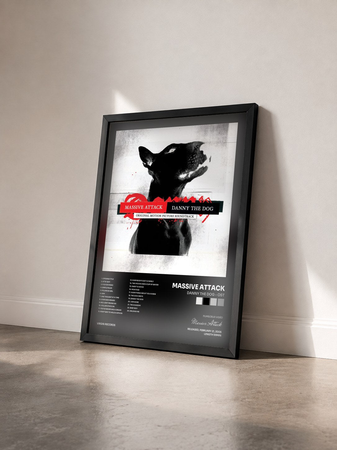 #noir Tableau de l'album Danny The Dog - OST de Massive Attack vu de trois quarts, cadre noir
