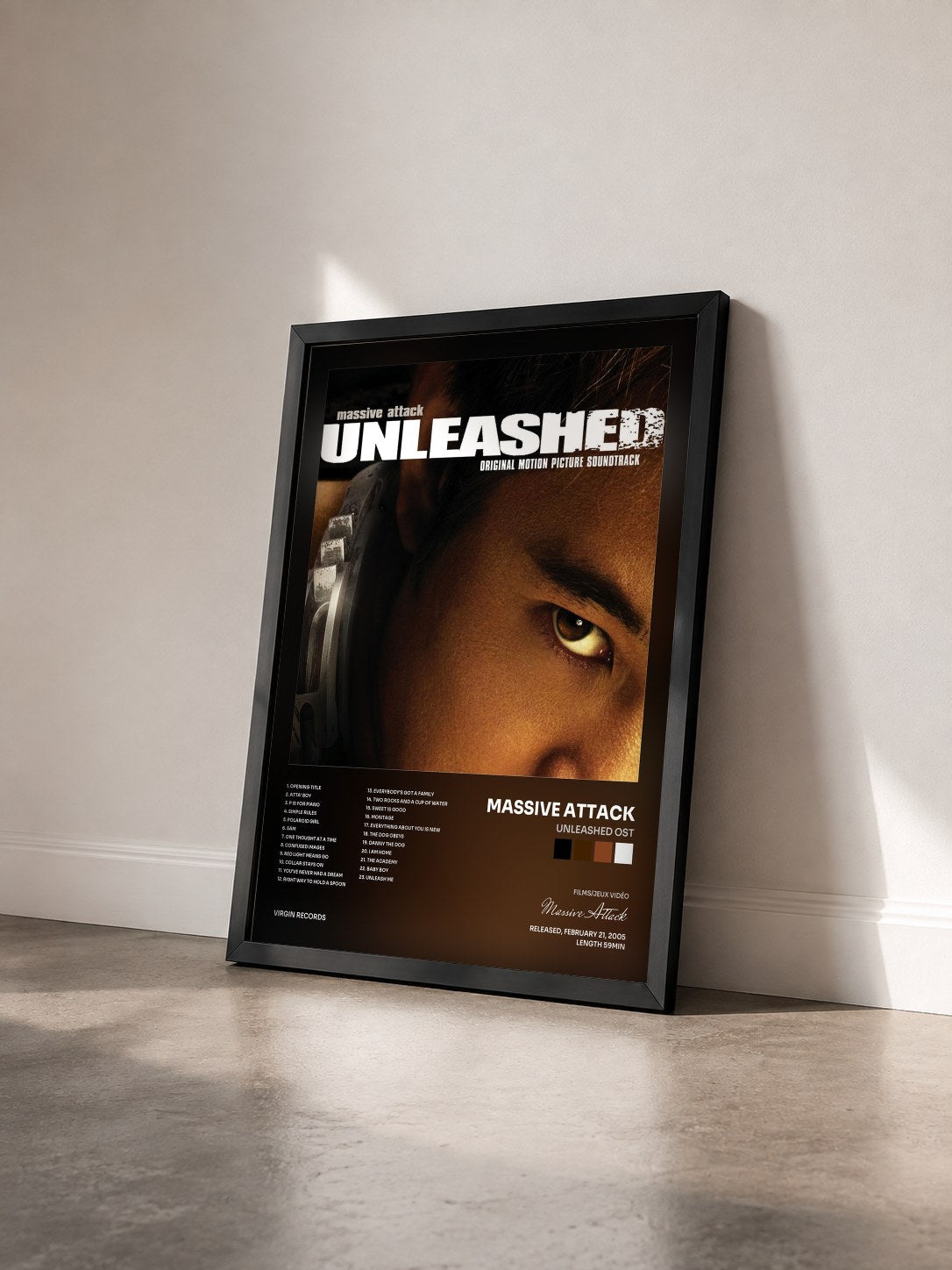 #noir Tableau de l'album Unleashed OST de Massive Attack vu de trois quarts, cadre noir