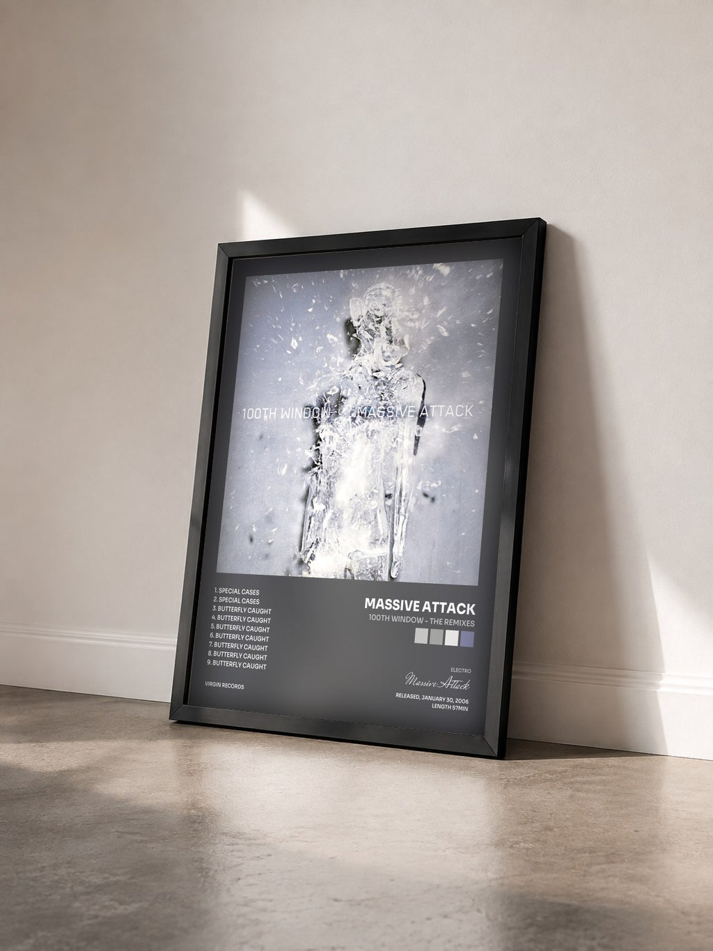 #noir Tableau de l'album 100th Window - The Remixes de Massive Attack vu de trois quarts, cadre noir