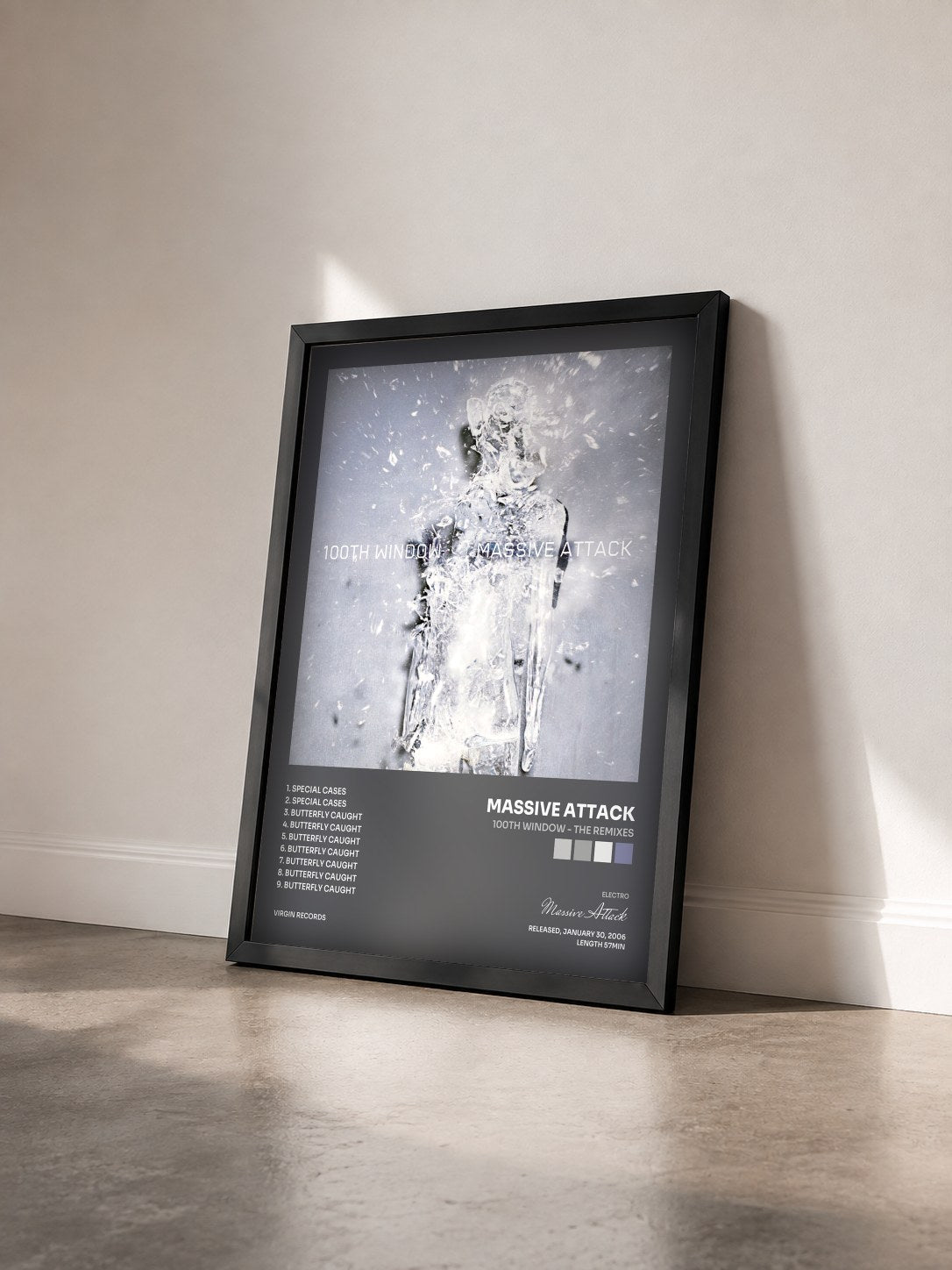 #noir Tableau de l'album 100th Window - The Remixes de Massive Attack vu de trois quarts, cadre noir