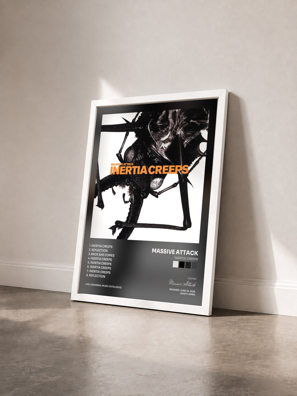 #blanc Tableau de l'album Inertia Creeps de Massive Attack vu de trois quarts, cadre blanc