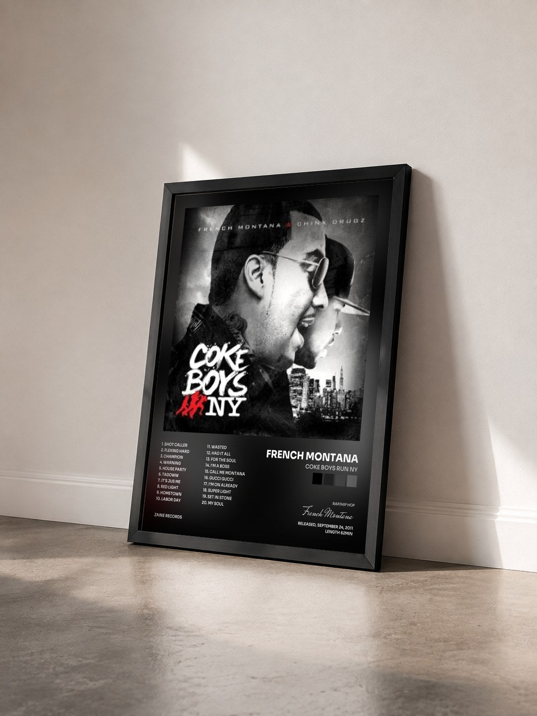 #noir Tableau de l'album Coke Boys Run NY de French Montana vu de trois quarts, cadre noir