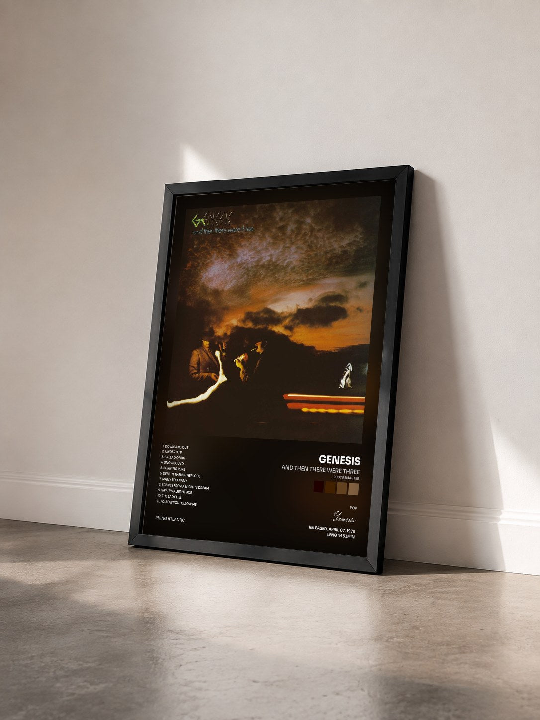 #noir Tableau de l'album And Then There Were Three (2007 Remaster) de Genesis vu de trois quarts, cadre noir