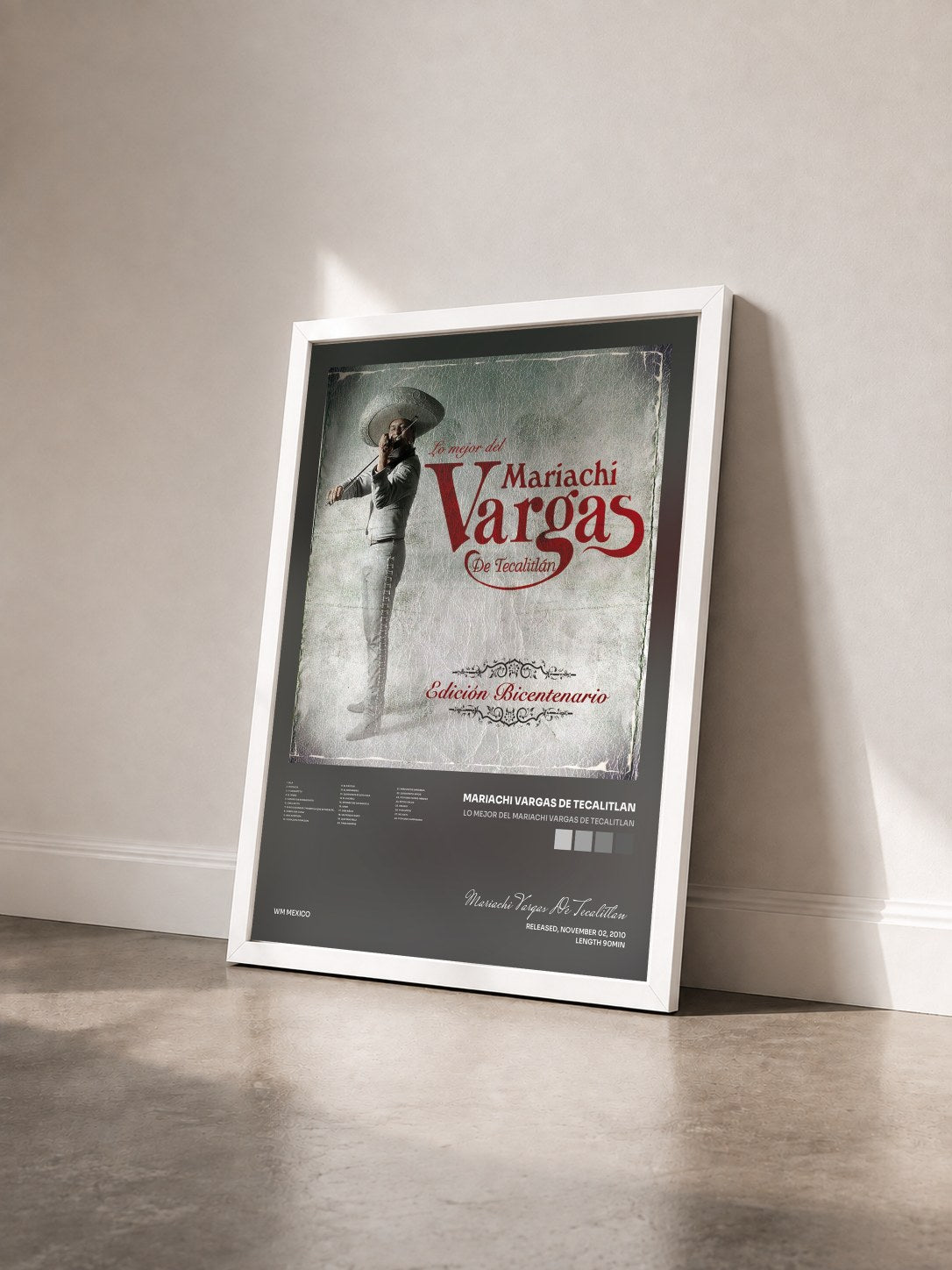 #blanc Tableau de l'album Lo mejor del Mariachi Vargas de Tecalitlan de Mariachi Vargas De Tecalitlan vu de trois quarts, cadre blanc