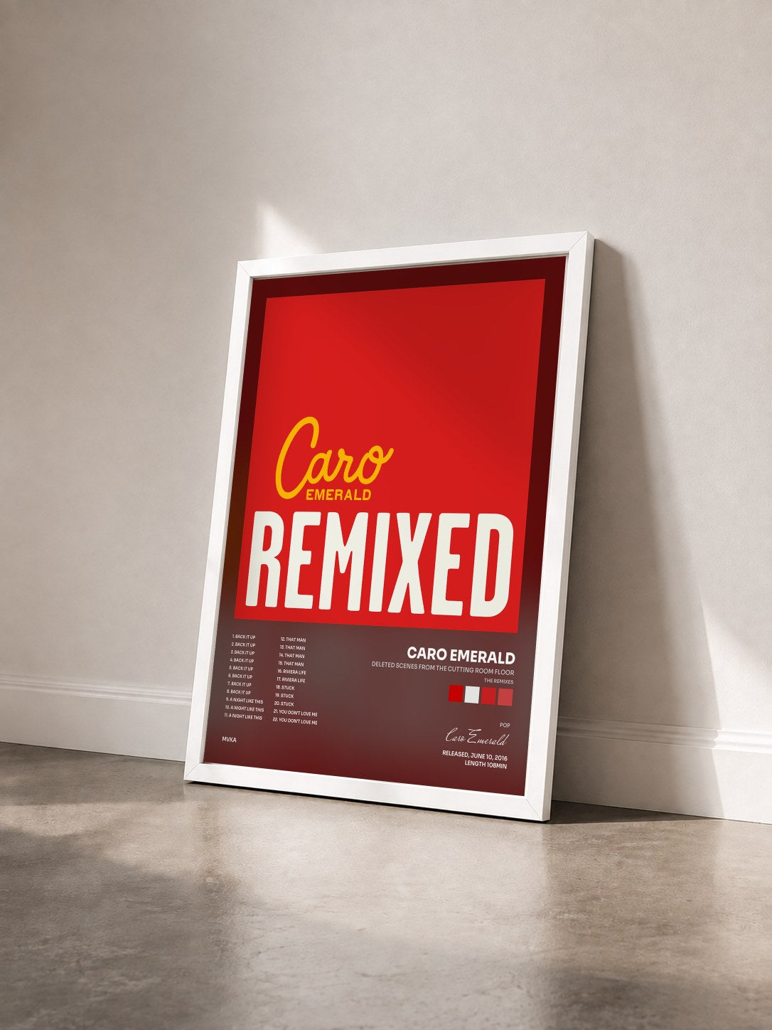 #blanc Tableau de l'album Deleted Scenes From The Cutting Room Floor (The Remixes) de Caro Emerald vu de trois quarts, cadre blanc
