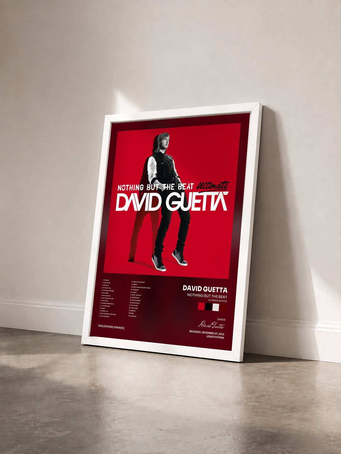 #blanc Tableau de l'album Nothing but the Beat (Ultimate Edition) de David Guetta vu de trois quarts, cadre blanc