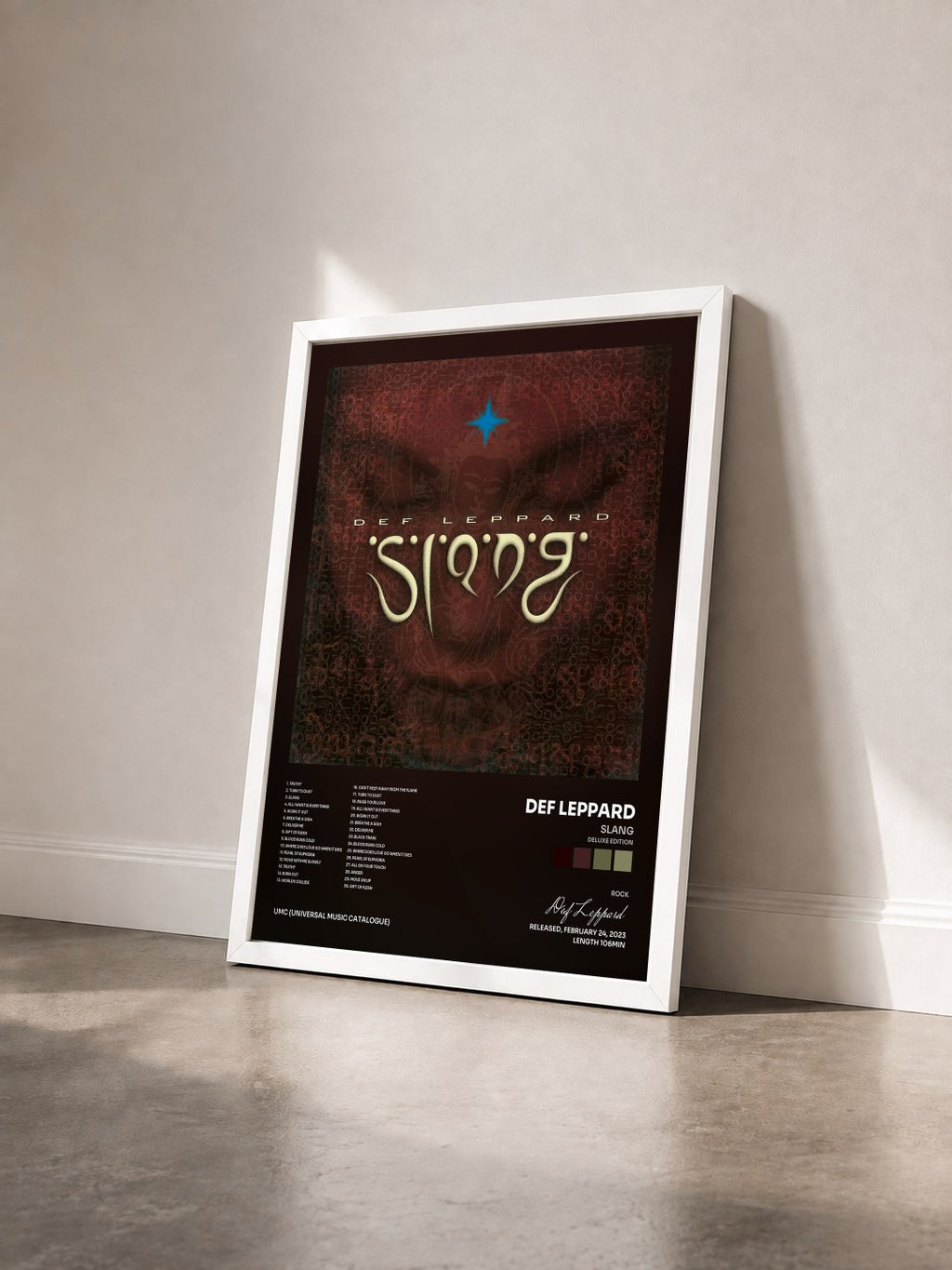 #blanc Tableau de l'album Slang (Deluxe Edition) de Def Leppard vu de trois quarts, cadre blanc